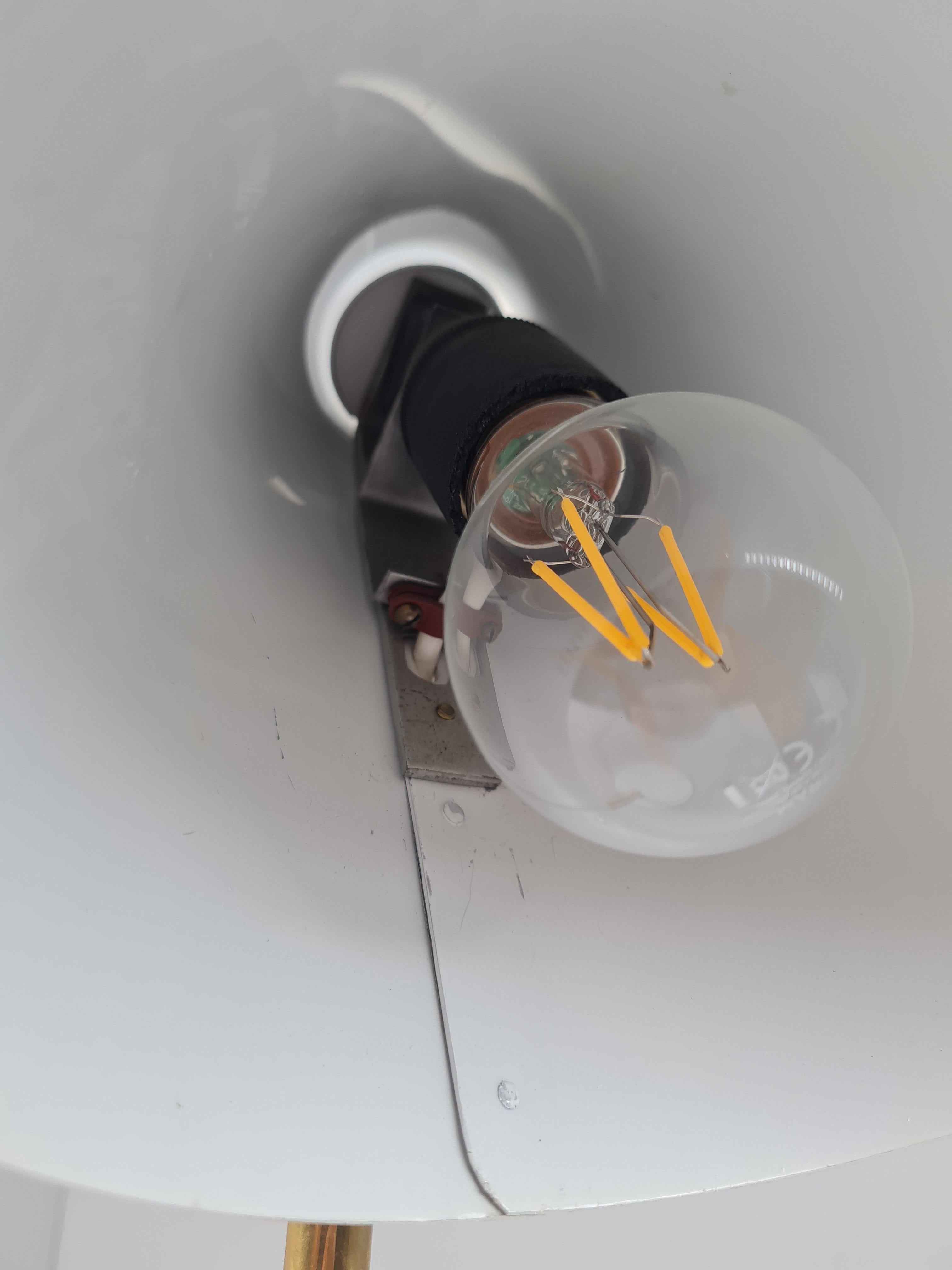 Tischlampe Modell H5-7 von Paavo Tynell in Weiß und Messing, Idman 1960er Jahre im Angebot 2