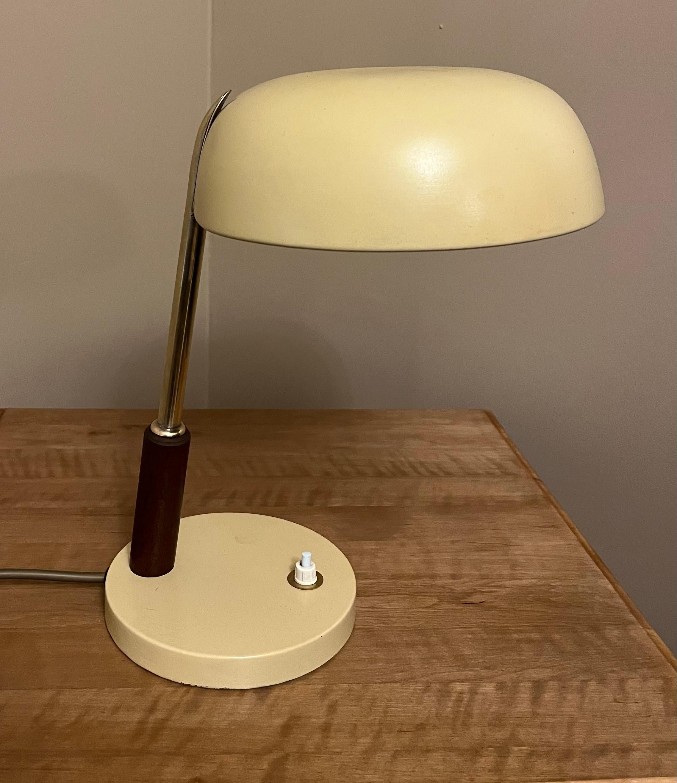 Finlandais Paire de lampes de table Paavo Tynell, modèle 5313 (TAITO) en vente