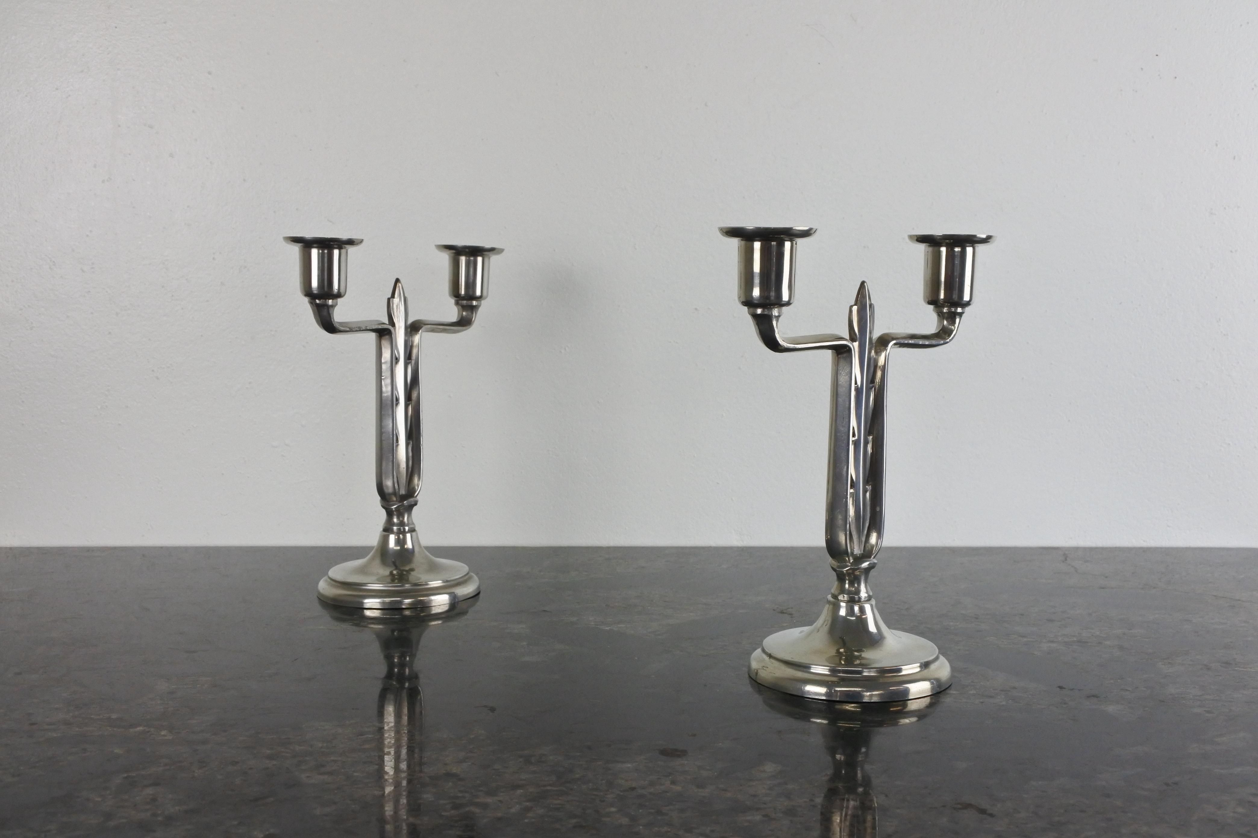 Art déco Paavo Tynell & Taito, paire de candélabres Art Déco en métal argenté, Finlande, années 1930 en vente