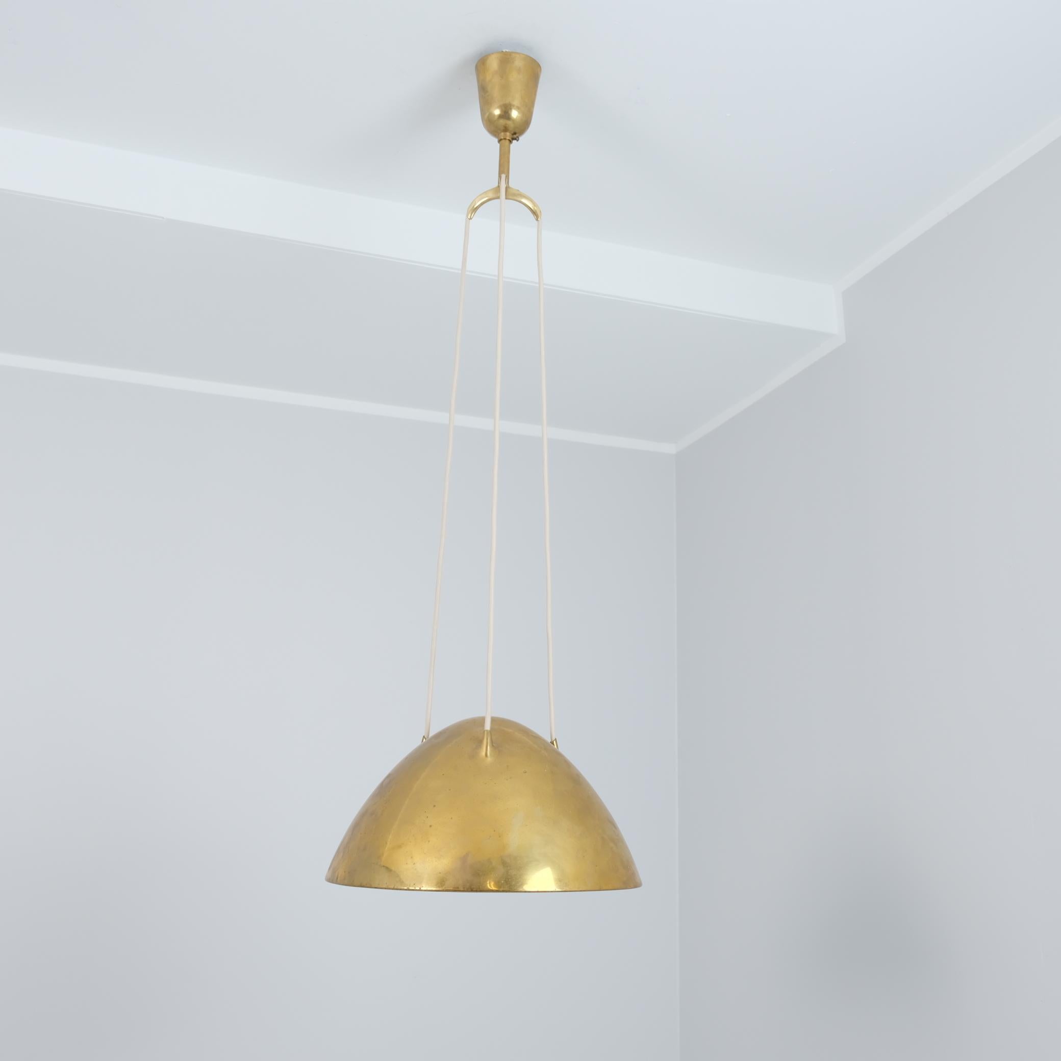 The model 1959 by Tynell, aka as the holy trinity due to the ingenious triple wire hanging system. The lamp not only is an absolute sculptural beauty but also goes to show the superios craftsmanship with the hand hammering of the brass into shape.