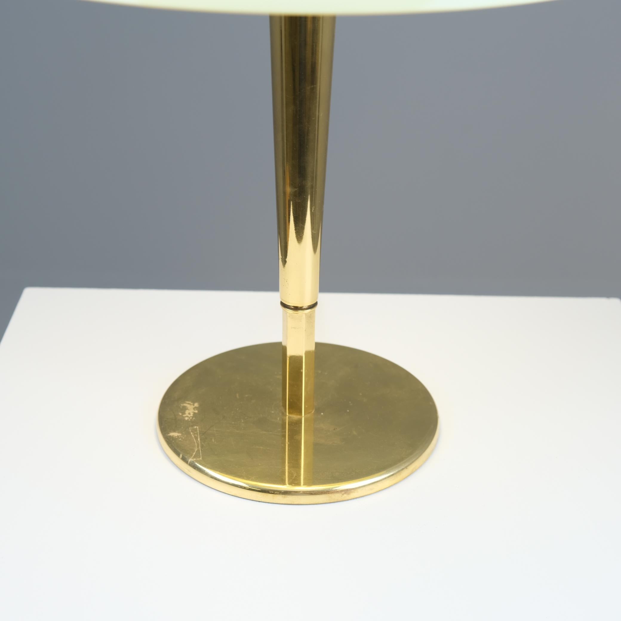 Lampe à poser Umbrella modèle 5061 en laiton et verre, Paavo Tynell, Taito, années 1950 en vente 2