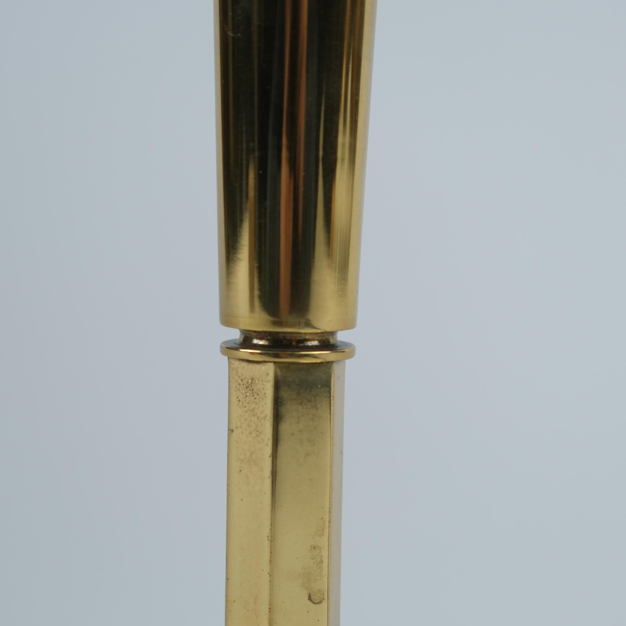 Lampe à poser Umbrella modèle 5061 en laiton et verre, Paavo Tynell, Taito, années 1950 en vente 4