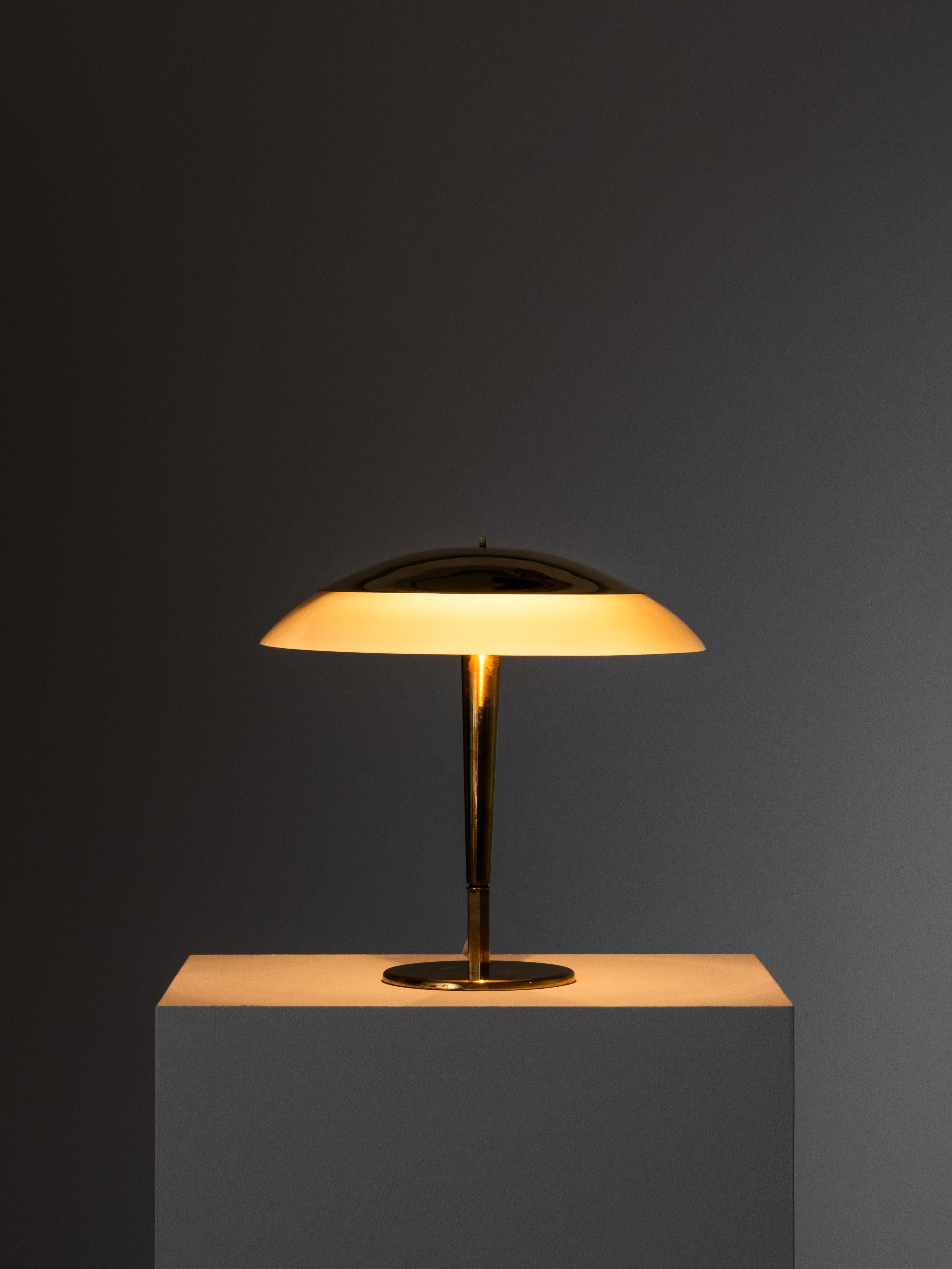 Paavo Tynell ‘Umbrella’ Table Lamp Model 5061 in Brass and Glass, Taito, 1950s en vente 7
