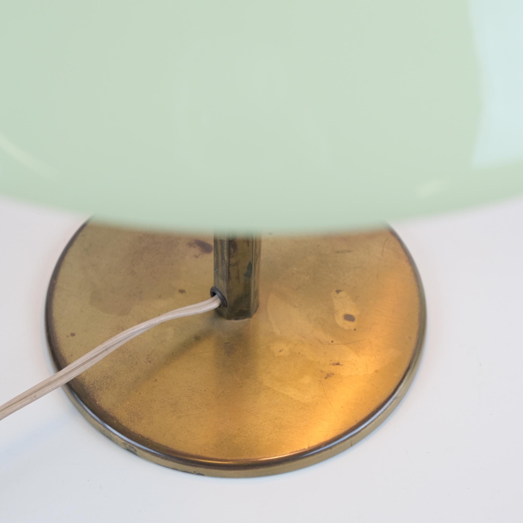Lampe à poser Umbrella modèle 5061 en laiton et verre, Paavo Tynell, Taito, années 1950 en vente 2