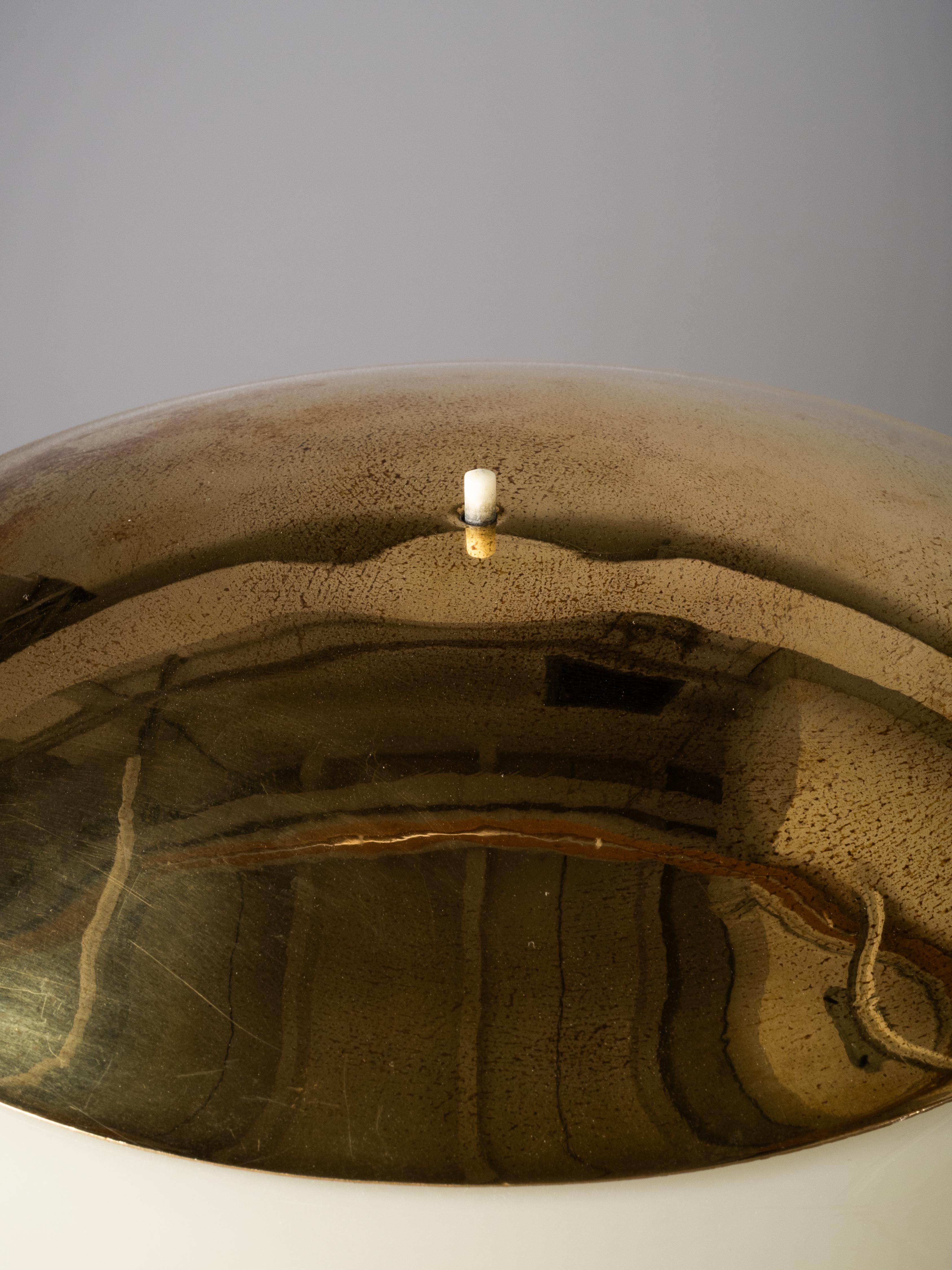 Paavo Tynell ‘Umbrella’ Table Lamp Model 5061 in Brass and Glass, Taito, 1950s en vente 1