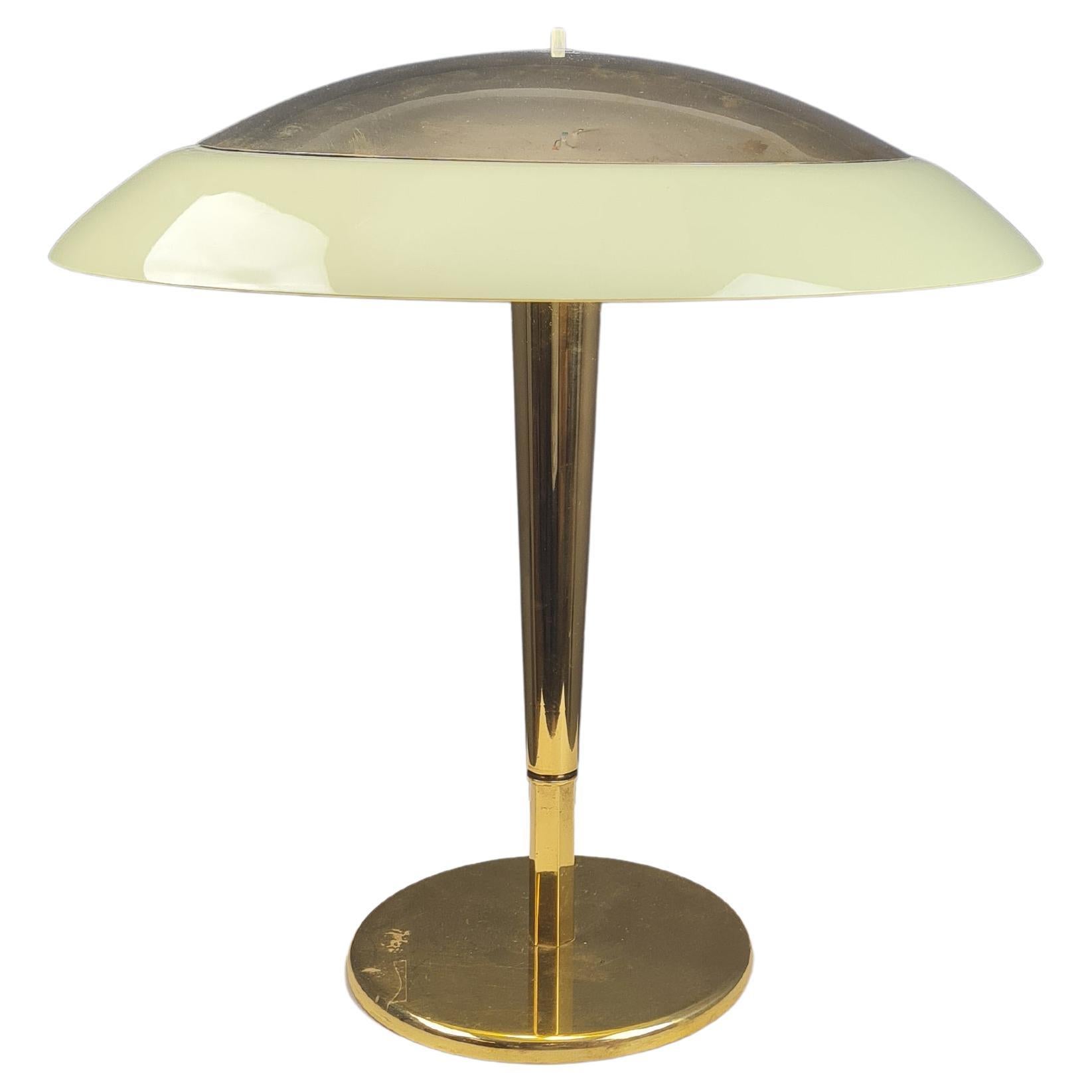 Lampe à poser Umbrella modèle 5061 en laiton et verre, Paavo Tynell, Taito, années 1950