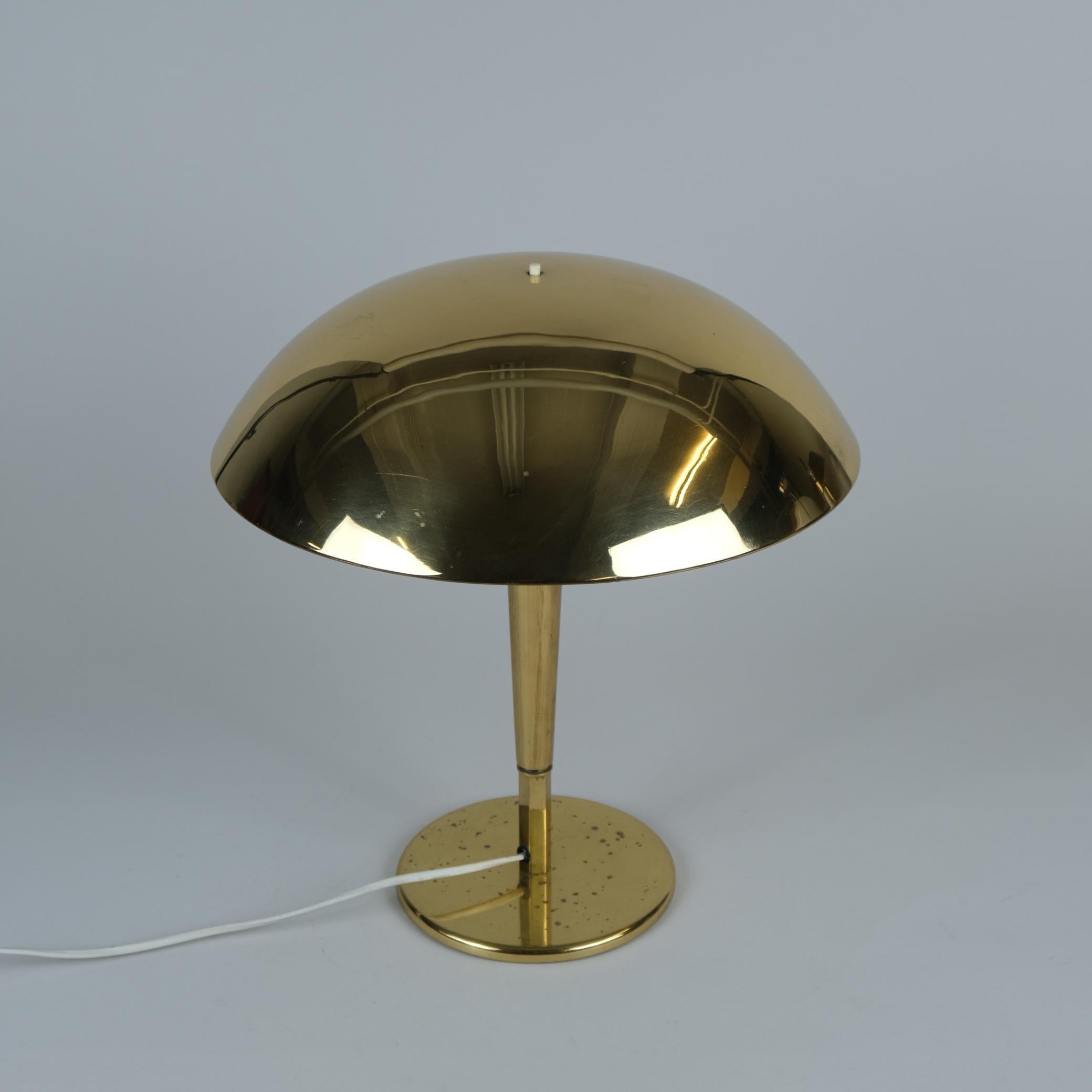 Paavo Tynell Umbrella Table Lamp Model 5061 in Solid Brass, Taito Oy 1940s For Sale 3