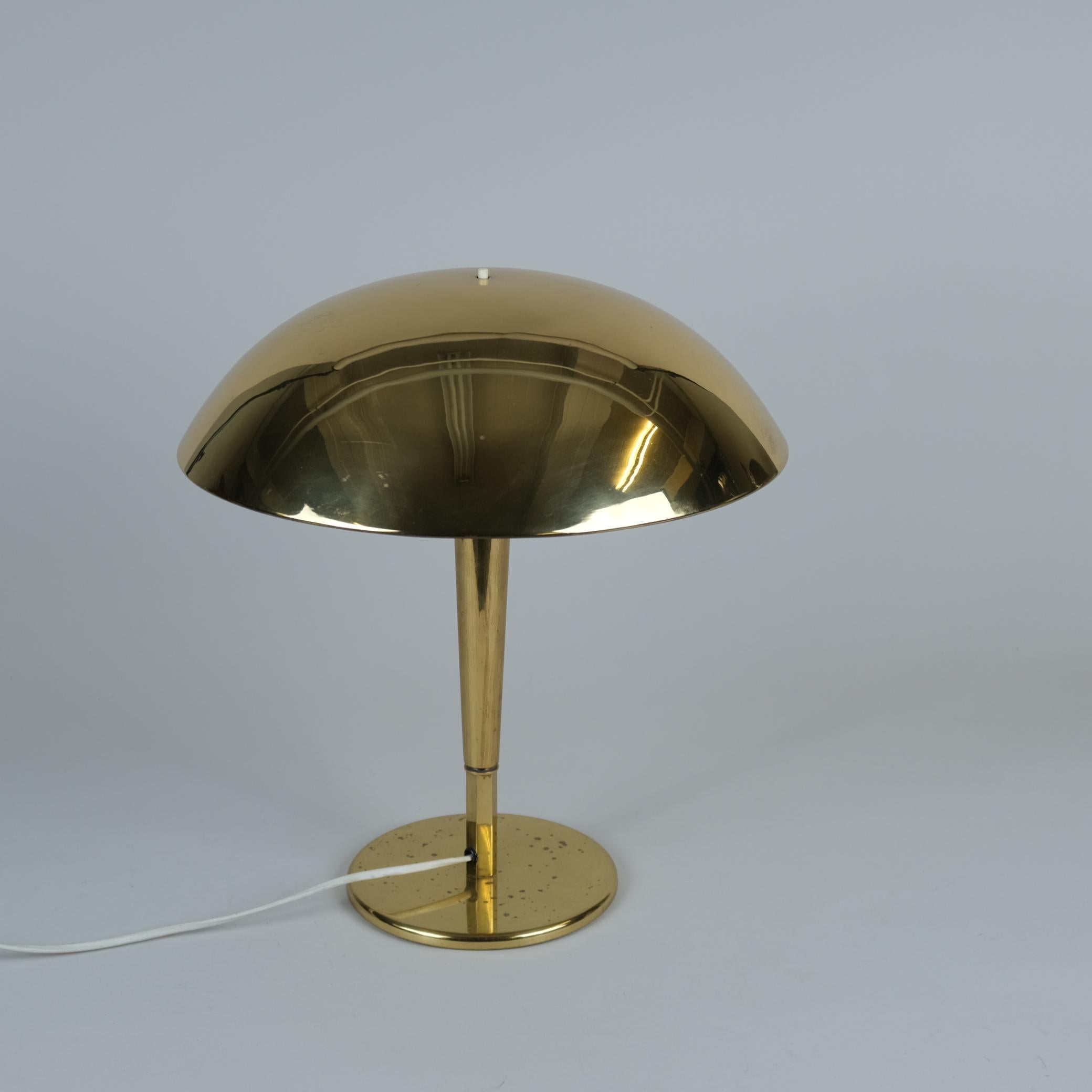 A beautiful example of the umbrella table lamp model 5061 in full brass without perforations, designed by Tynell and produced by Taito Oy in the 1940s. 

The item is in good original condition with a beautiful patina. It also has a 