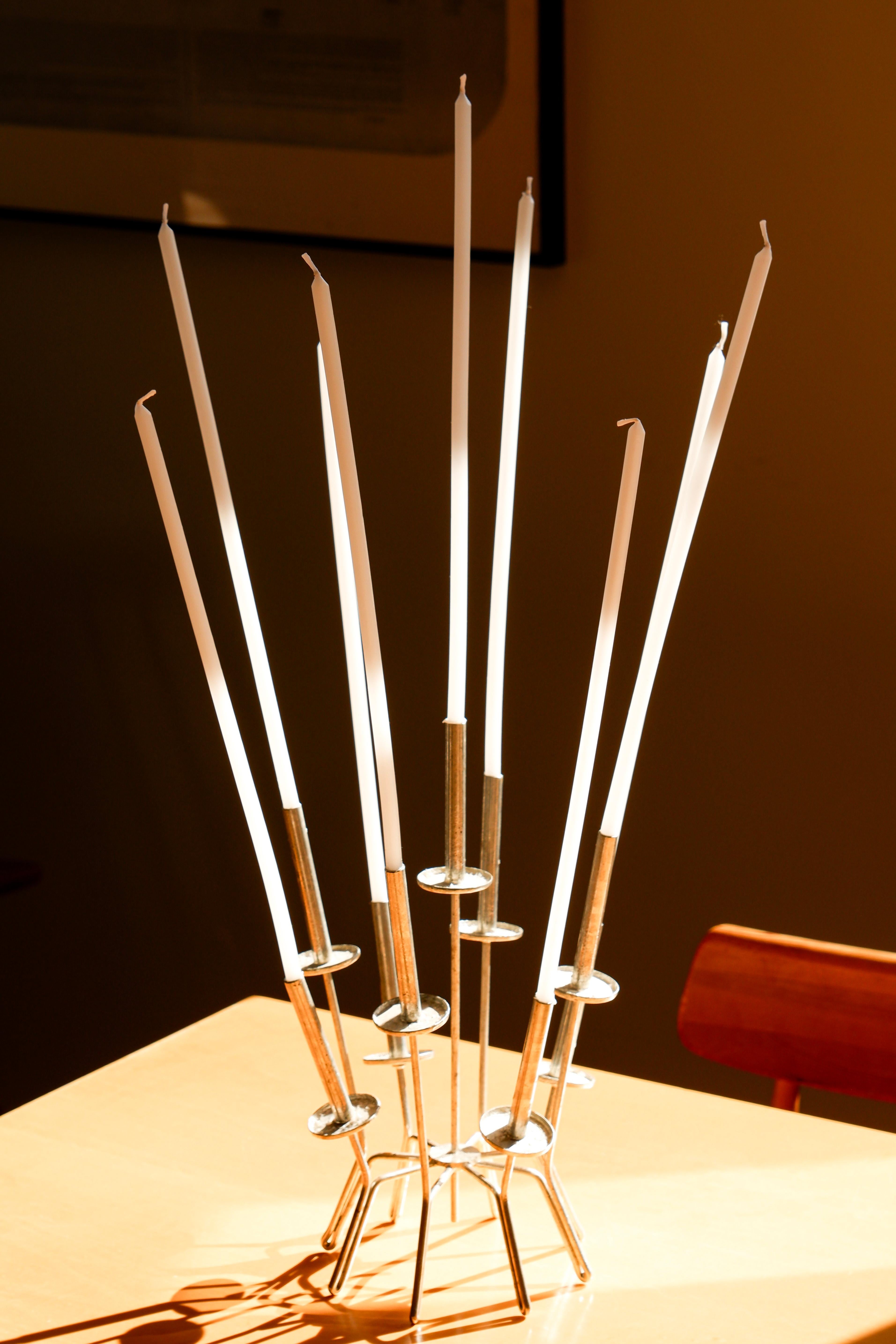 Paavo Tynell, candelabro único fabricado en hierro a finales de los años 60. en Bastante bueno estado para la venta en Hägersten-Liljeholmen, Stockholms län