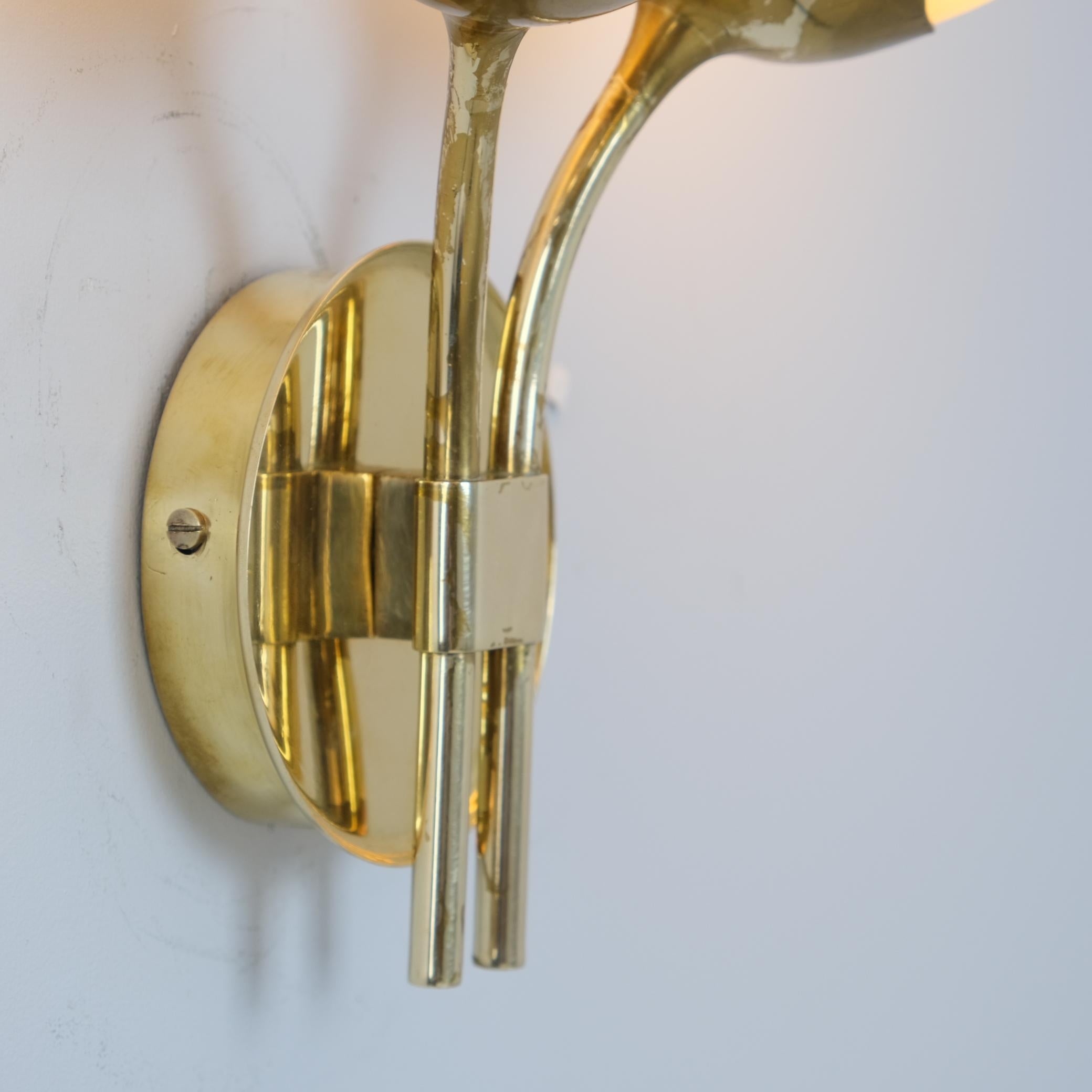 Mid-20th Century Paavo Tynell Wall Lamp Model 9452 in Brass & Beige Glass Shades, Taito Oy 1950s For Sale