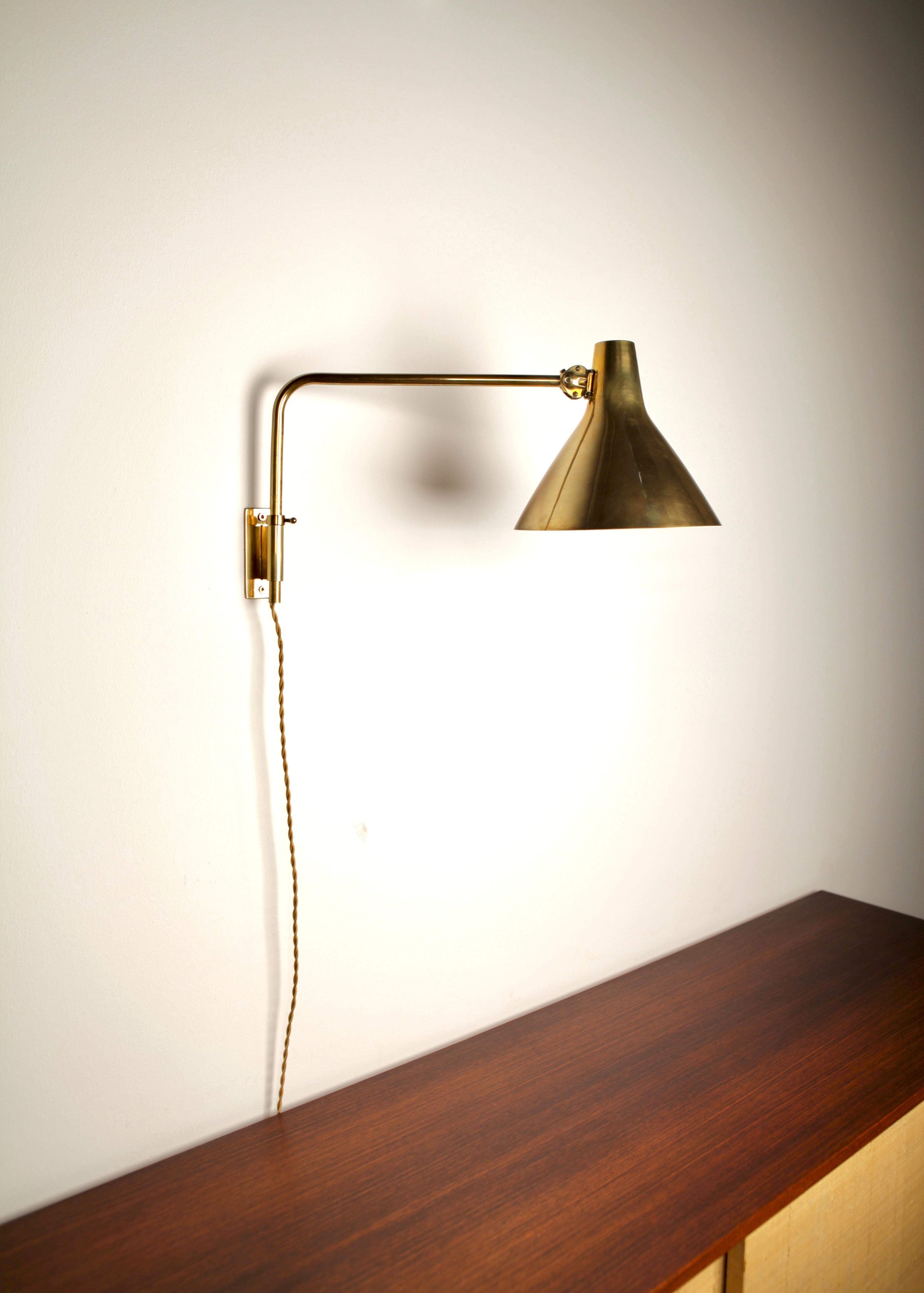 Paavo Tynell, Wall Light, Model 7174 for Taito, Finland, 1950s In Good Condition For Sale In Berlin, DE