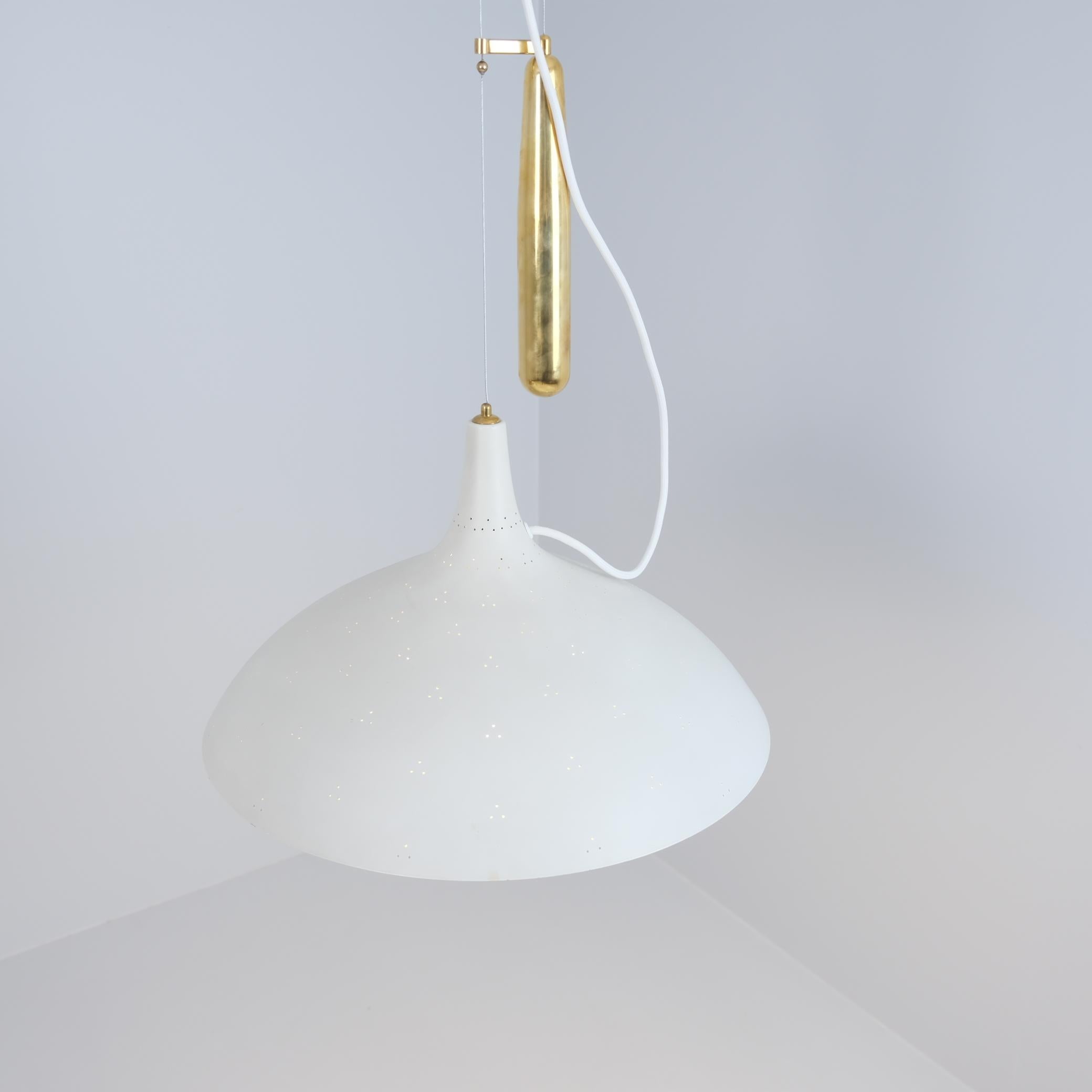 Paavo Tynell Lámpara de Techo Ajustable Perforada Blanca Model 1965, Taito Años 50 en venta 3