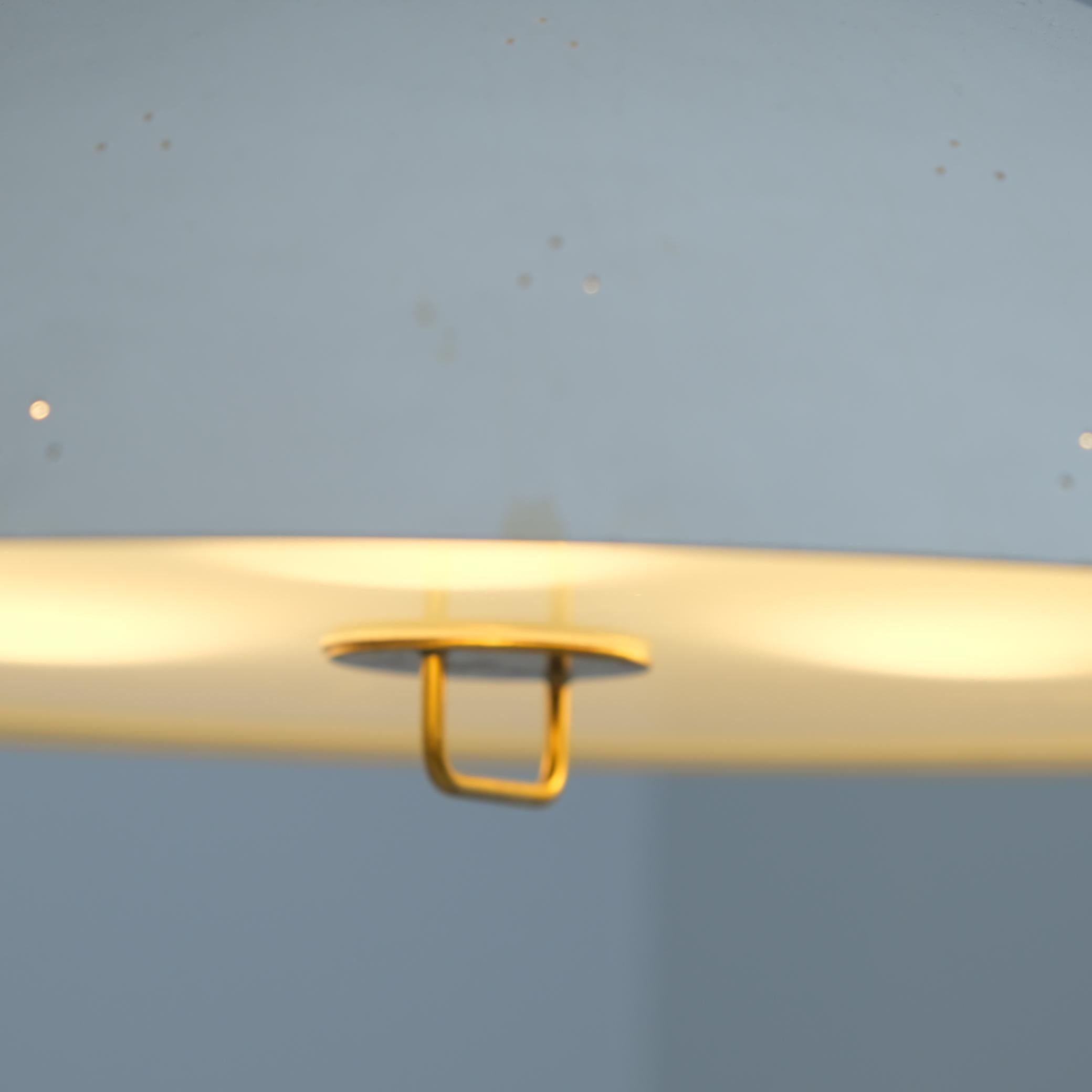 Paavo Tynell Lámpara de Techo Ajustable Perforada Blanca Model 1965, Taito Años 50 en venta 2