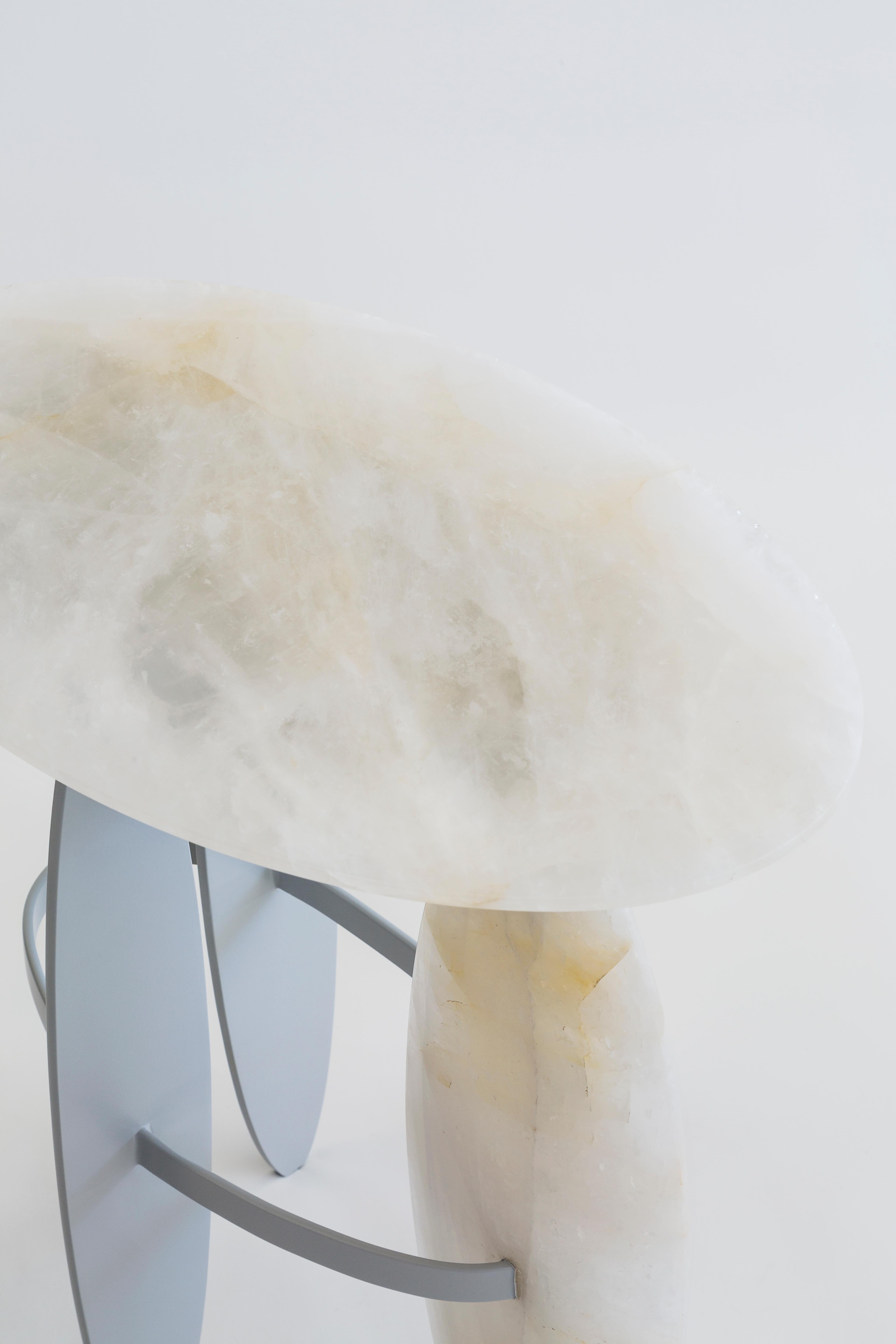 The diversity of the Brazilian forests and its wood species is widely known. But there is another type of diversity hidden underground: the stones. This special edition of side table created by Leo Di Caprio is made of pure quartz stone.
This stone