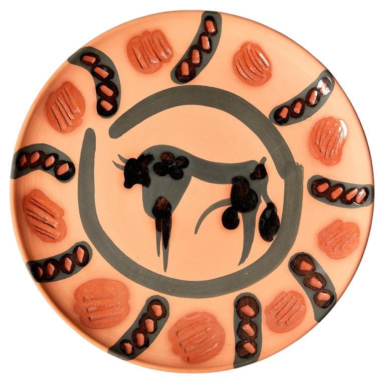 Pablo Picasso, Toro, plato redondo torneado, 1957, edición Picasso, Madoura