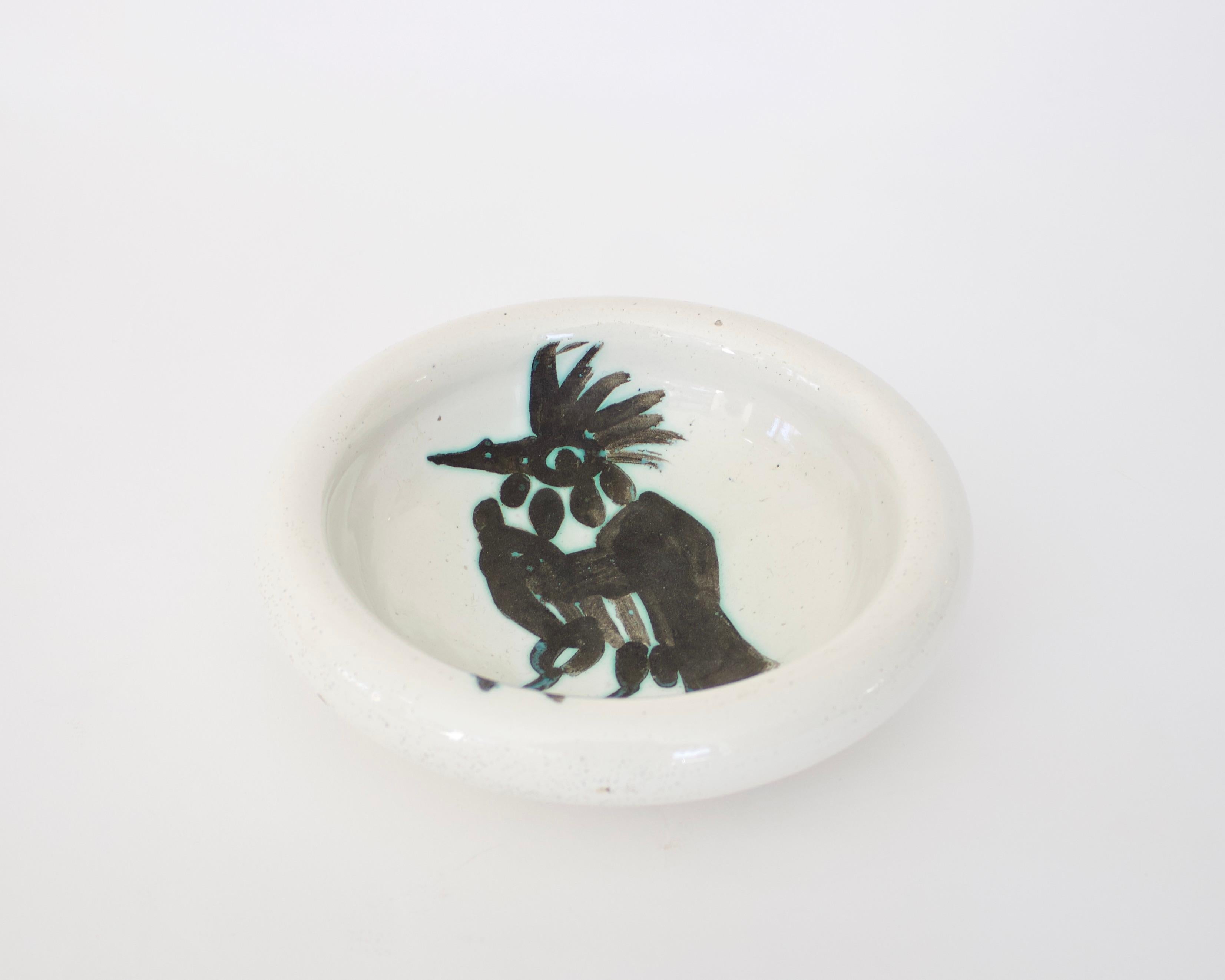 French Pablo Picasso Ceramic Dish Editions Picasso Madoura Bird Tuft Pointy Beak C 1952 For Sale
