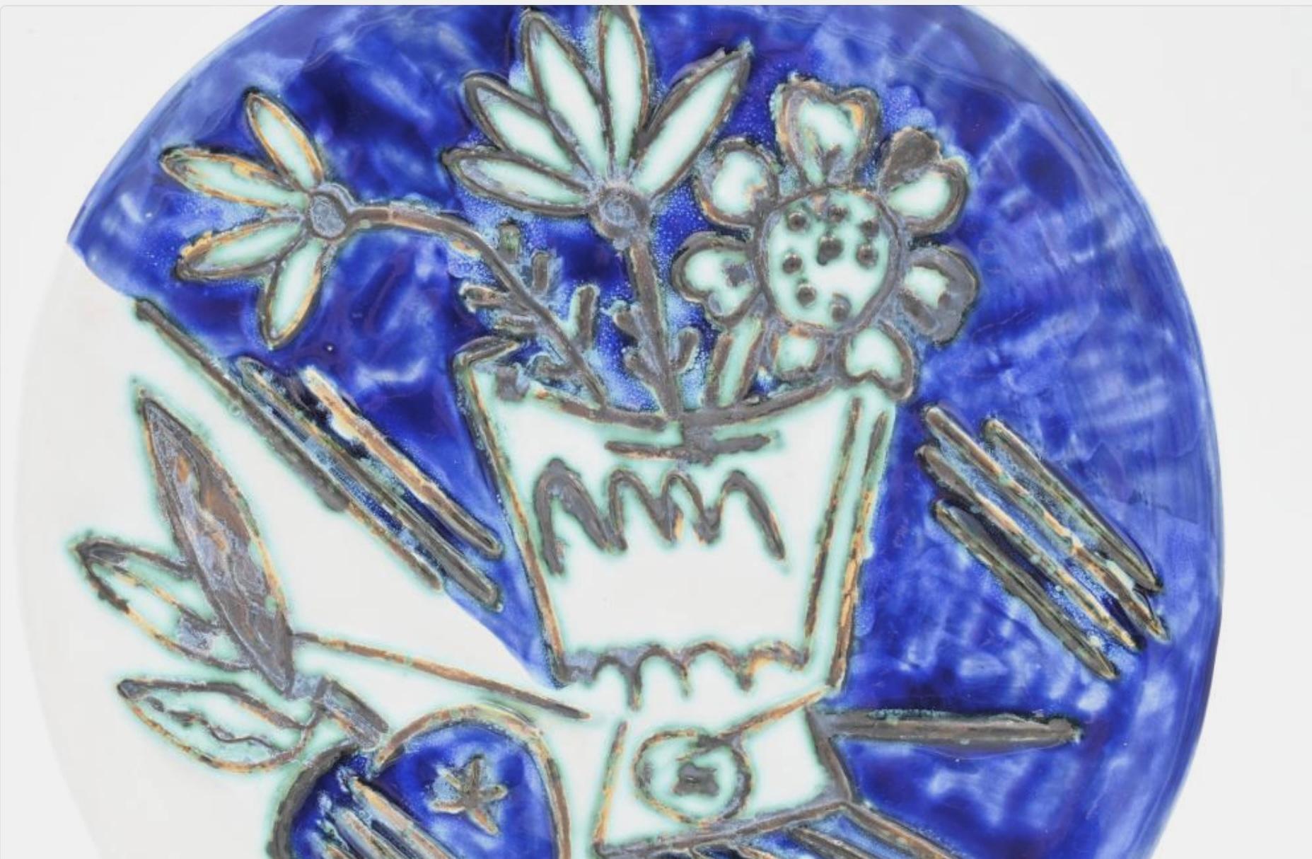 Expressionniste Assiette en céramique de Pablo Picasso Bouquet à la Pomme en vente