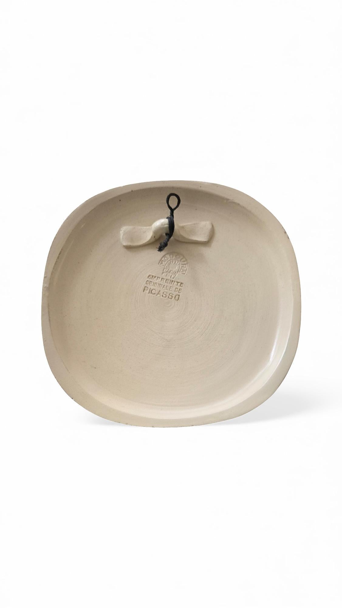 Assiette en céramique Pablo Picasso 'Trois Personnages Sur Tremplin'. en vente 4