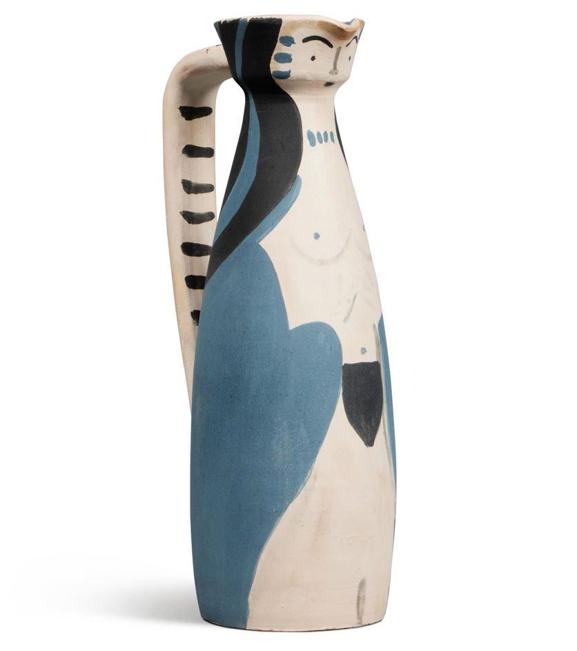 Dipinto Pablo Picasso Madoura Femme Sculpture Pitcher Ewer Vase AR 297 Painted Ceramic in vendita