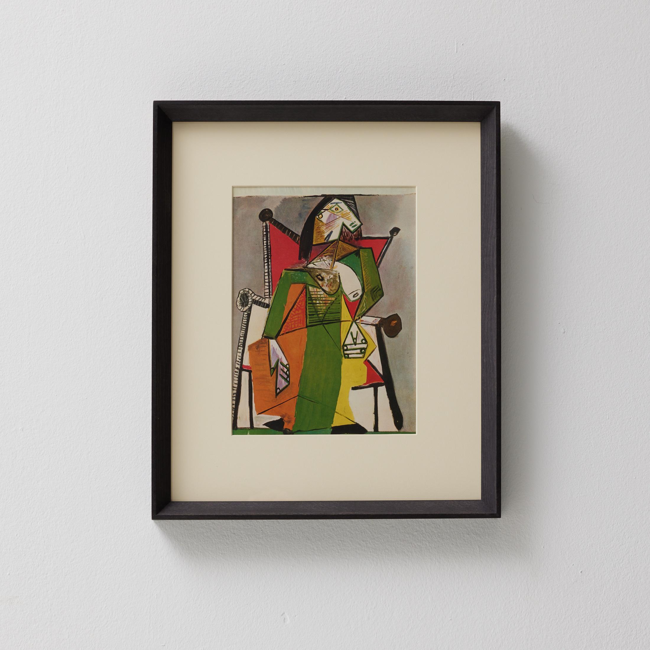 Tauchen Sie ein in die zeitlose Brillanz von Pablo Picasso mit diesem außergewöhnlichen Farbklischee, das 1943 von den Editions du Chêne in Paris, Frankreich, fachmännisch herausgegeben wurde. In einem wunderschönen Massivholzrahmen mit einer Breite