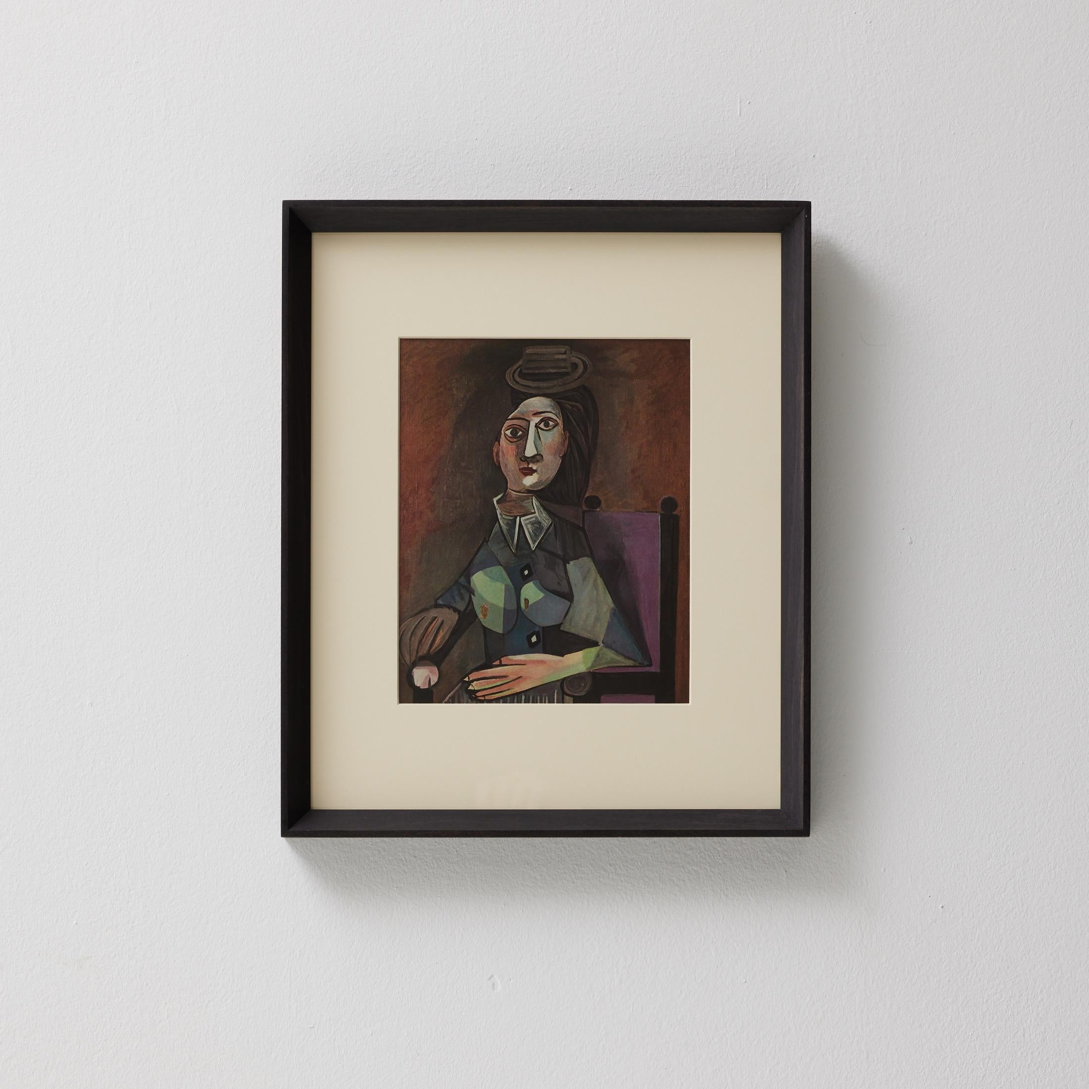 Tauchen Sie ein in die zeitlose Brillanz von Pablo Picasso mit diesem außergewöhnlichen Farbklischee, das 1943 von den Editions du Chêne in Paris, Frankreich, fachmännisch herausgegeben wurde. In einem wunderschönen Massivholzrahmen mit einer Breite