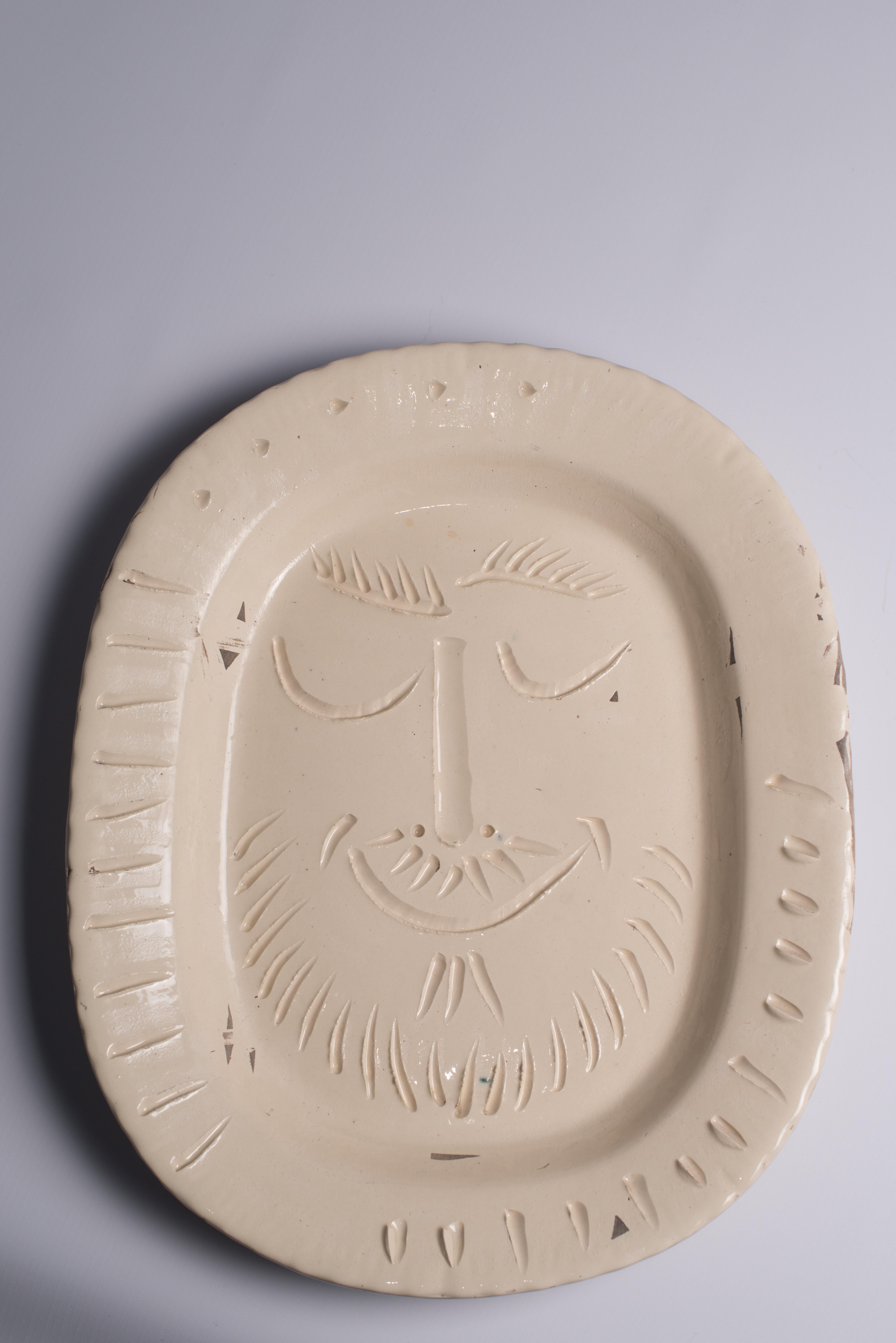 Pablo Picasso 'man's face', dish of white earthenware by Madoura factory, 1955


Pablo Picasso (1881 Malaga, Spain – 1973 Mougins, France)
Man’s face, 1955 a Rounded rectangular dish of white earthenware clay, knife engraved decoration under