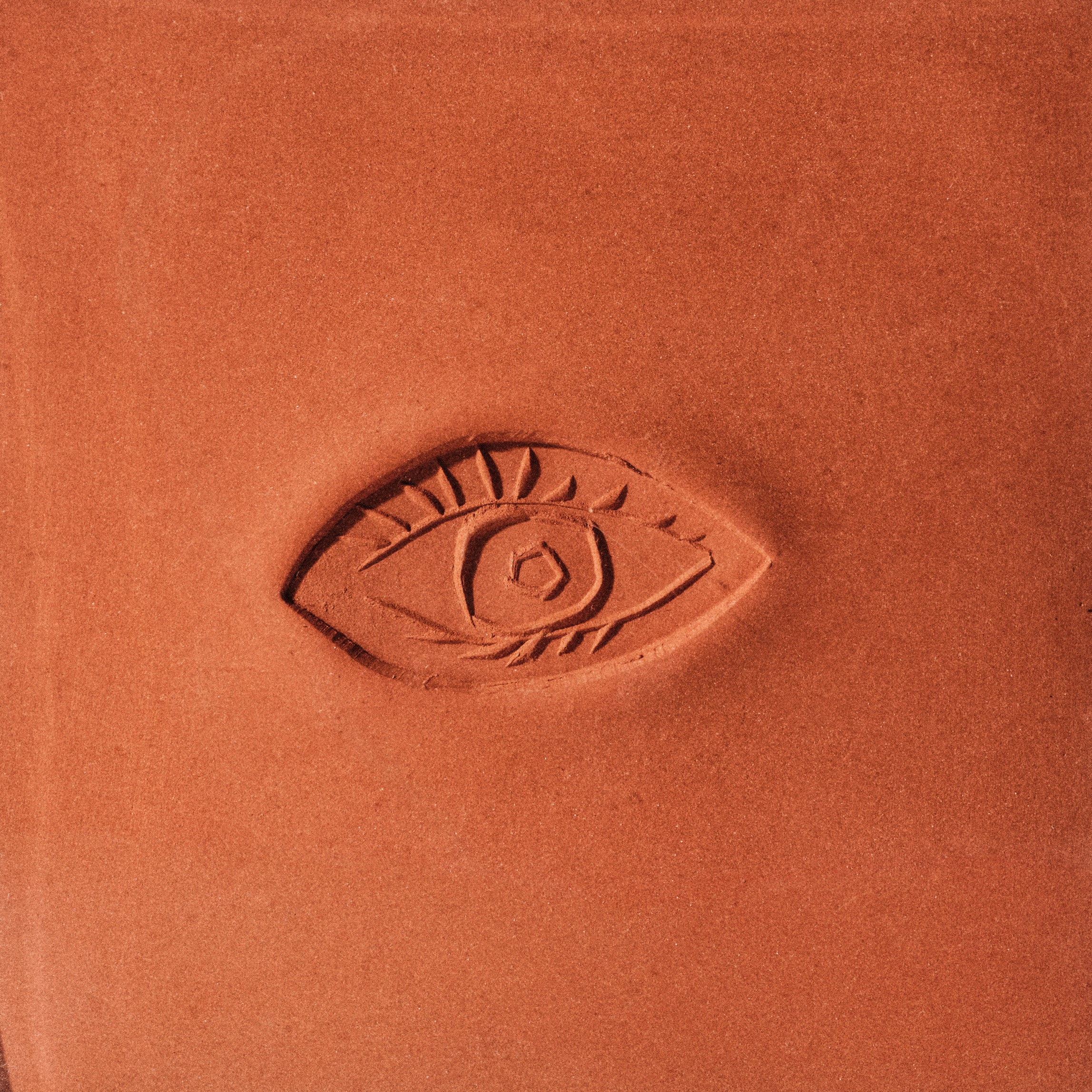 Pablo Picasso, Ovale à l'Oeil A, piastrella in terracotta Madoura, Francia, 1971