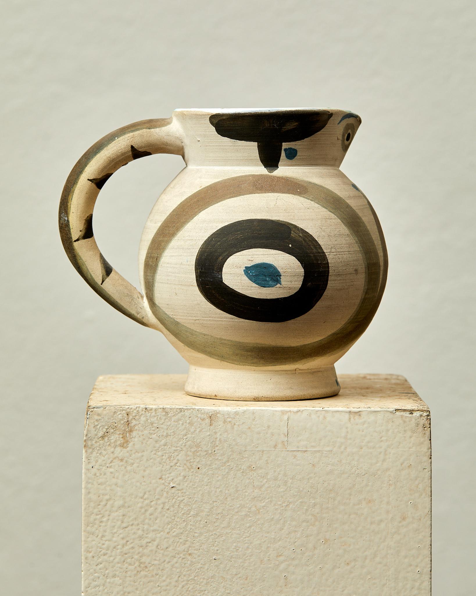 French Pablo Picasso, Petite chouette, Pichet tourné, 1949, Edition Picasso, Madoura.