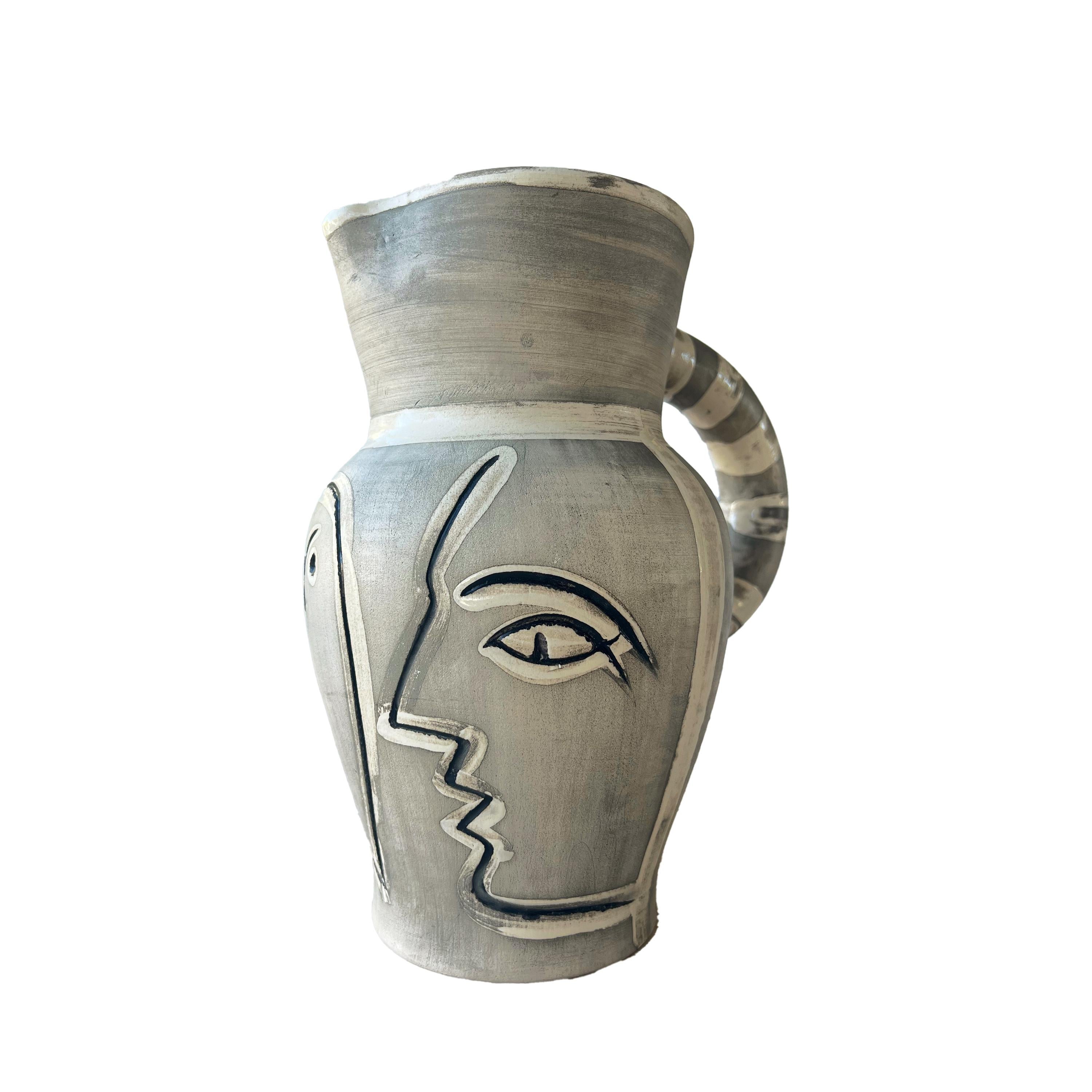 20th Century Pablo Picasso Pichet gravé gris, Picasso, Pitcher, Owl, Portrait, Design, 1954 For Sale