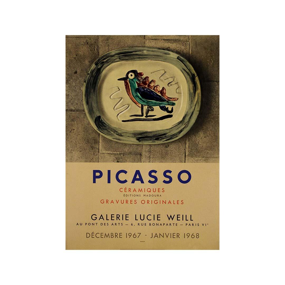 1967 original exhibition poster by Pablo Picasso at the Galerie Lucie Weill en vente 3