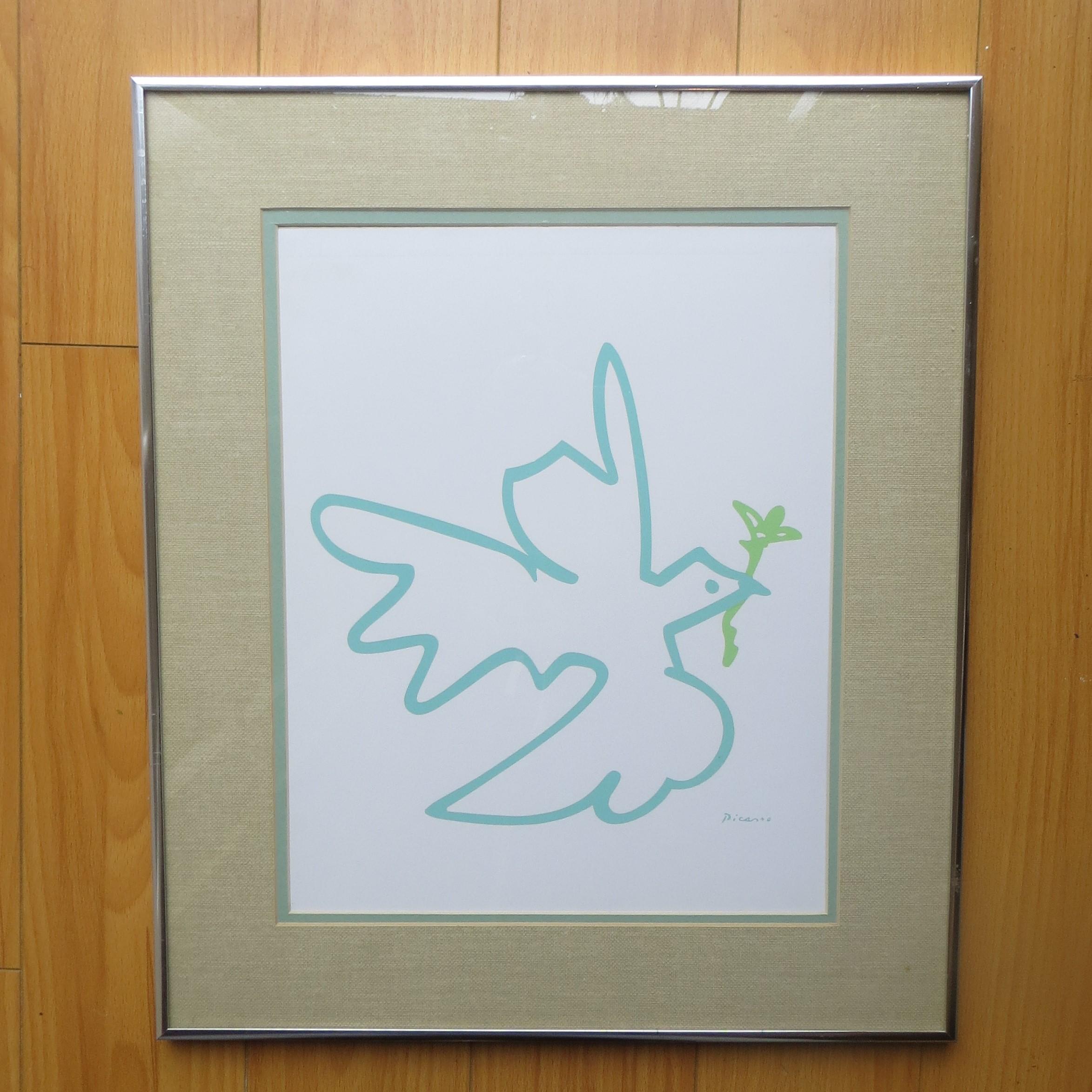 
After PABLO PICASSO (1881-1973)
Peace Dove 1
1961. Signed in the plate
Edition Succession Picasso, Paris (posthumous reproductive edition)
Editions de la Paix
 Pablo Picasso (1881- 1973) Spanish painter and sculptor. He is considered one of the