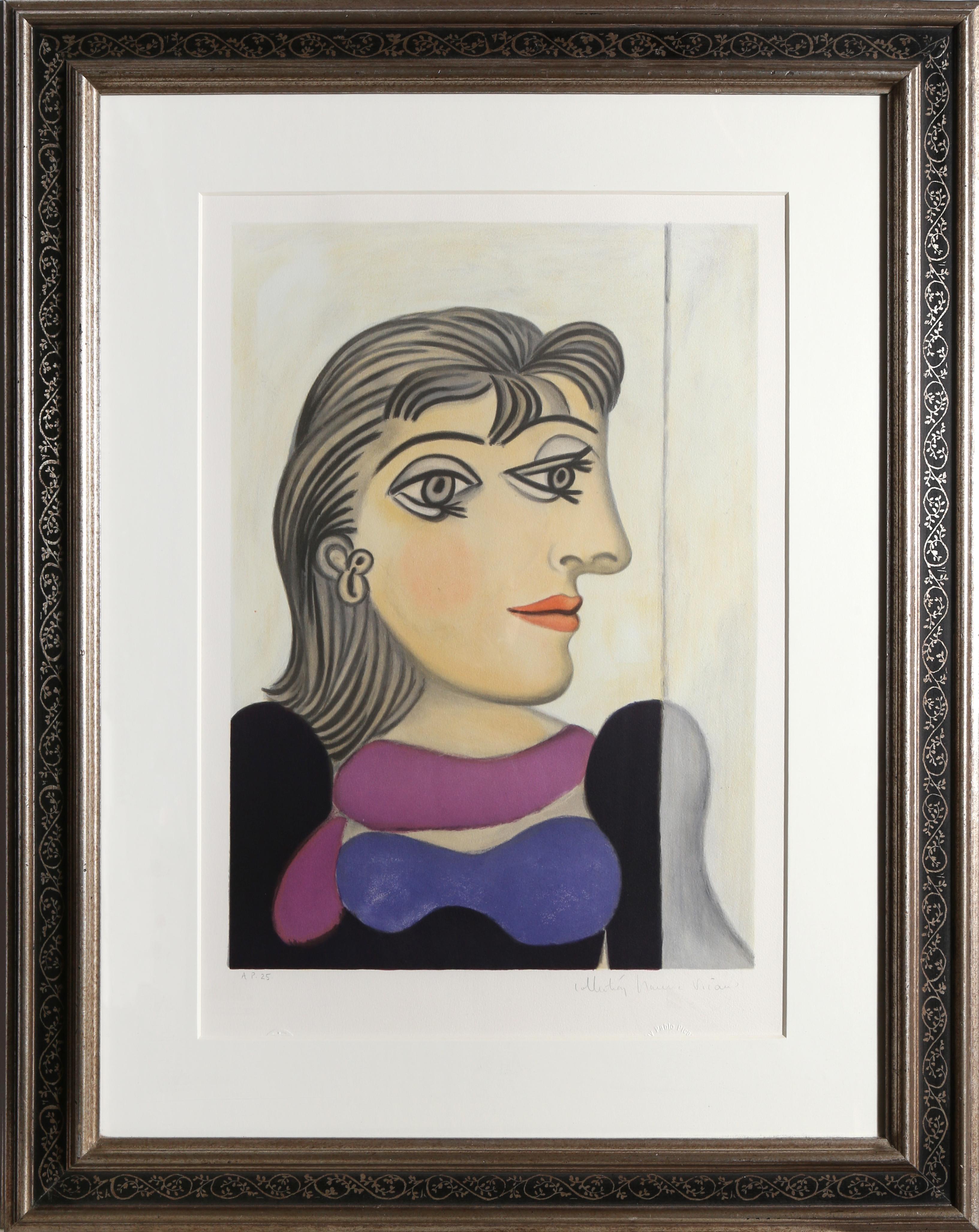 Eine Lithographie aus der Nachlasssammlung Marina Picasso nach dem Gemälde "Buste de Femme Au Foulard Mauve" von Pablo Picasso.  Das Originalgemälde wurde 1937 fertiggestellt. In den 1970er Jahren, nach Picassos Tod, autorisierte Marina Picasso,