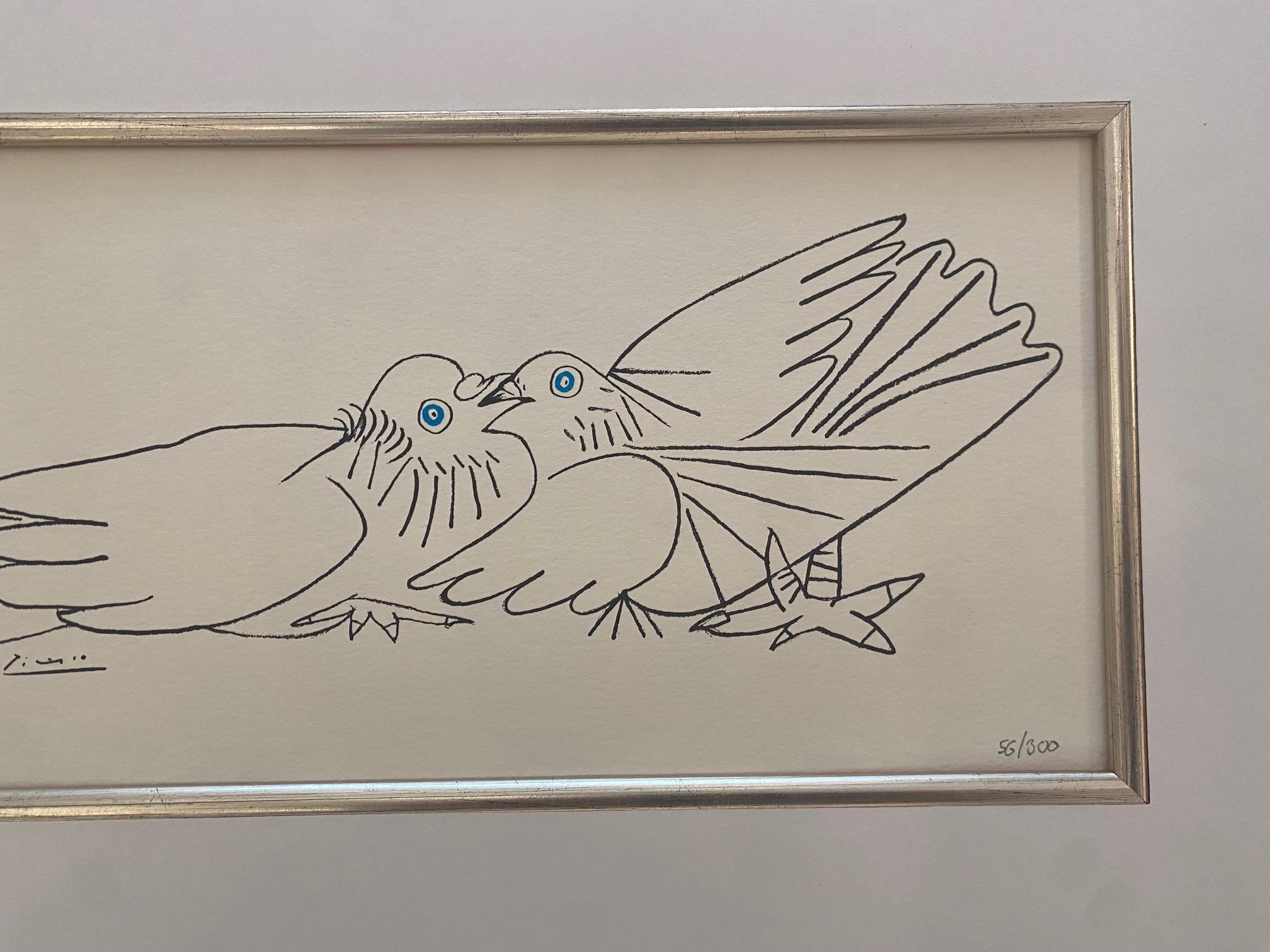 Doves – Lithographie von Pablo Picasso, die zwei Friedenstauben nach seiner Radierung darstellt 3