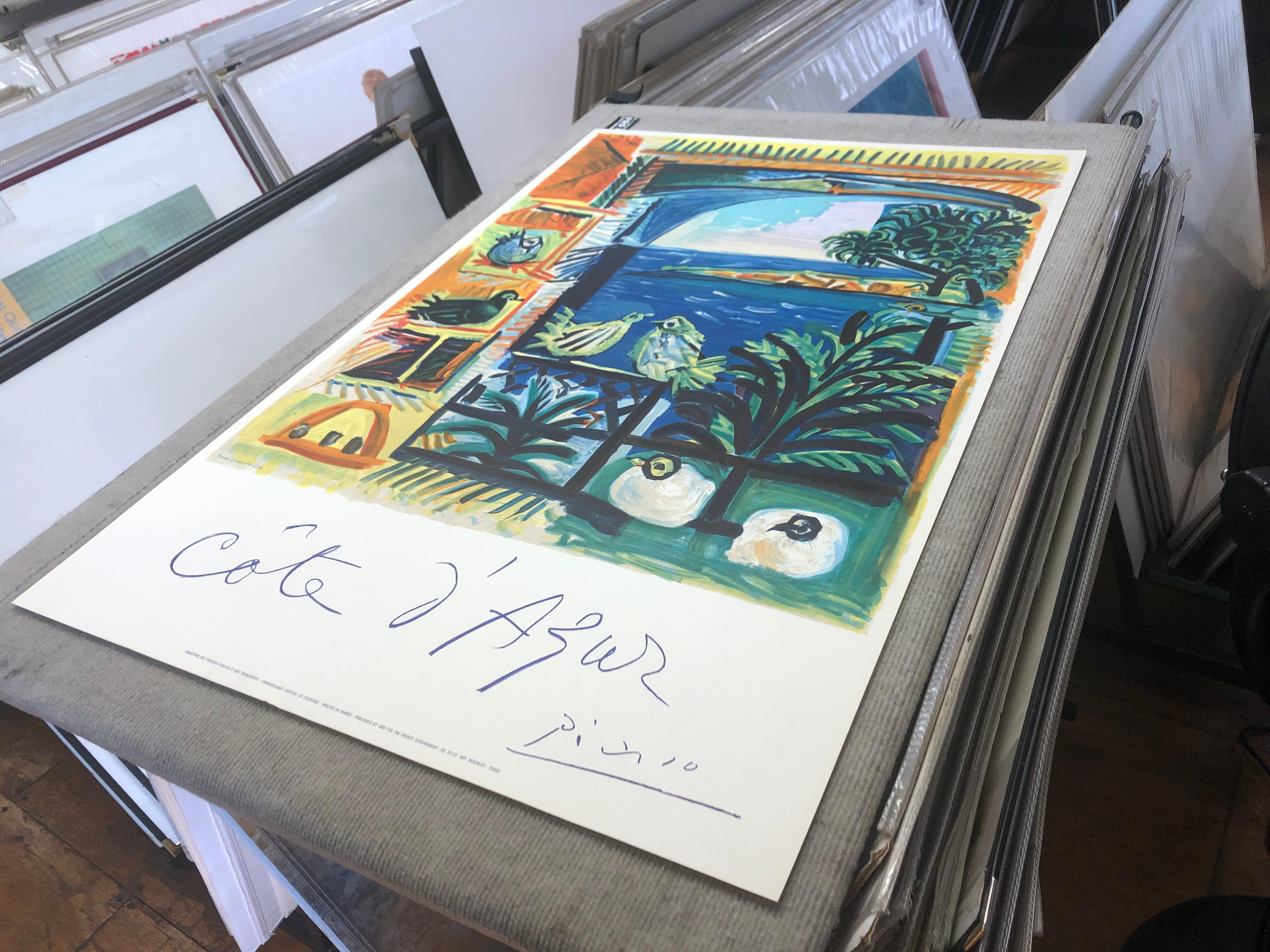 Picasso Costa Azul Póster-  Litografía original- 1962 VINTAGE - Still-Life Print Beige de Pablo Picasso