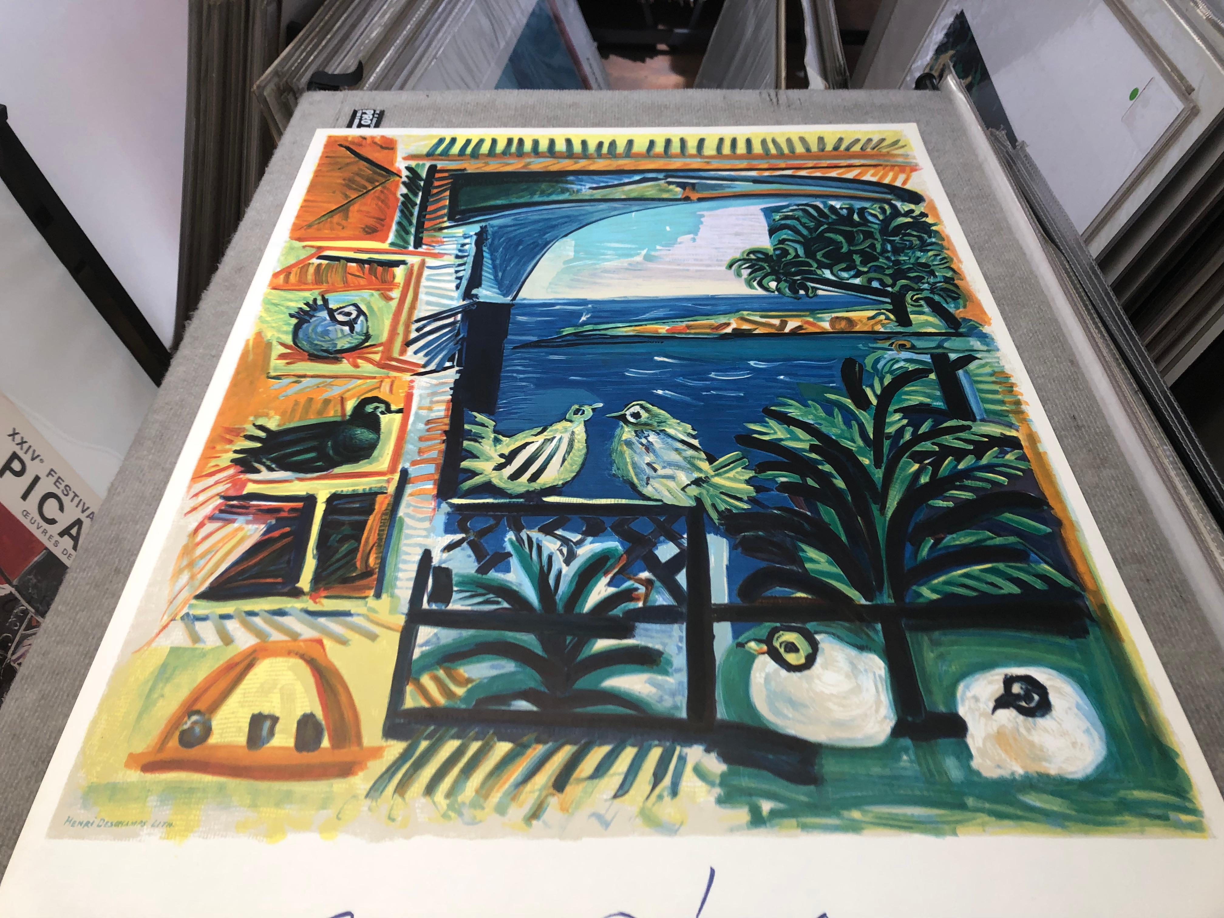 Côte d'Azur es una litografía diseñada por Pablo Picasso en colaboración con Henri Deschamps, que representa una vista desde el balcón de Picasso de la Côte d'Azur. Creada en 1962, esta vibrante litografía emplea catorce colores, mostrando el