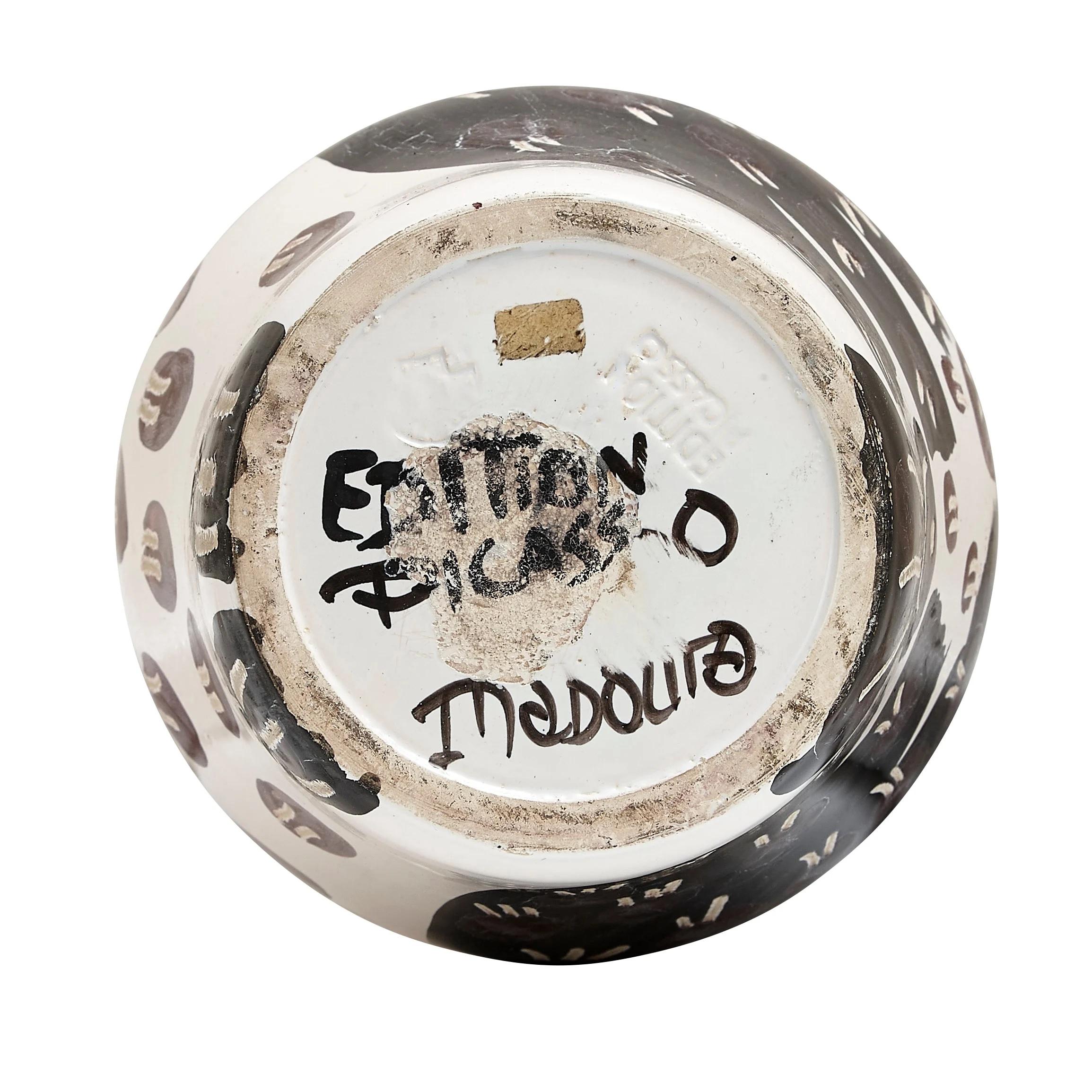 PABLO PICASSO (1881-1973) 
Hibou marron noir (A. R. 123)

Terre de faïence vase, 1951, from the edition of 300, inscribed 'Edition Picasso' and 'Madoura', glazed and painted, with the Edition Picasso and Madoura stamps.