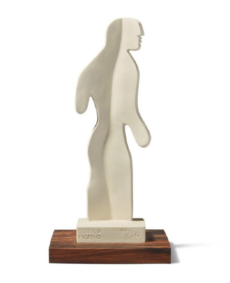 This beautiful Picasso sculpture "Grosse tête, profil droit" is one in an edition of only 50 with the Edition Picasso and Madoura stamps. This work is in excellent condition!

Contact us with any questions.