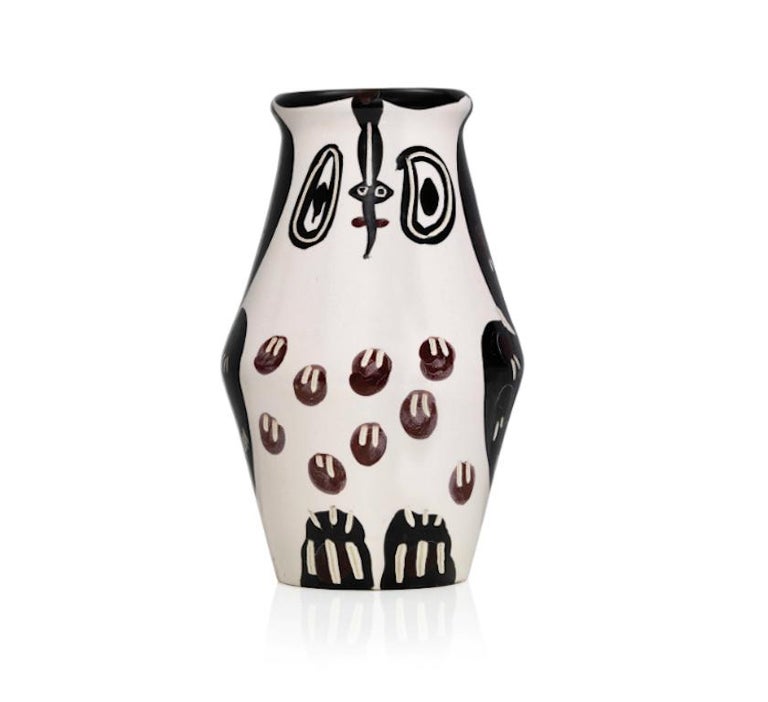 This Picasso ceramic Vase "Hibou marron noir" Ramié 123 is one in an edition of 300 and is made of white earthenware clay, glazed and engraved.

Please contact us with any questions.