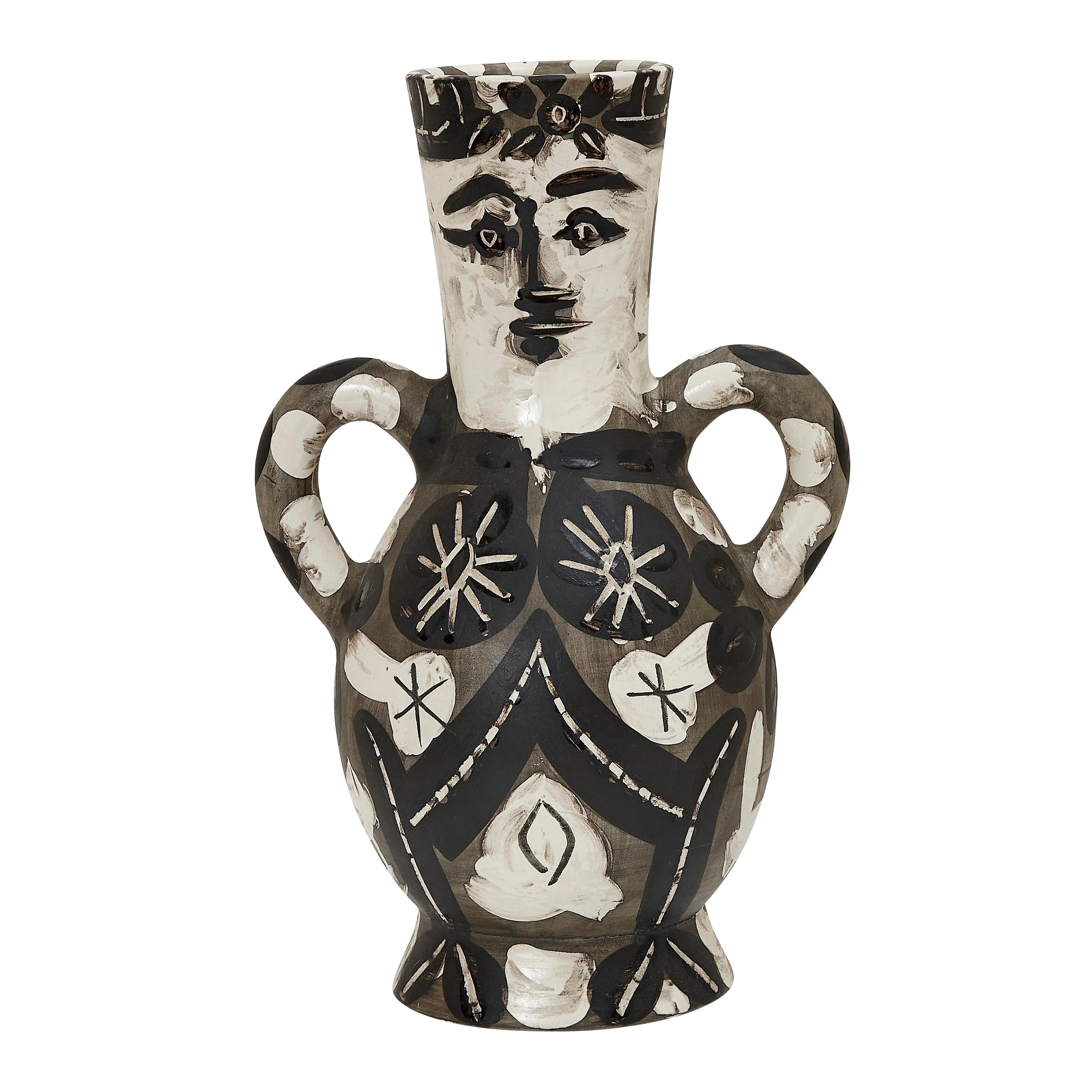 PABLO PICASSO (1881-1973) 
Vase deux anses hautes (A. R. 141)

Vase Terre de faïence, 1952, aus der Auflage von 400 Stück, teilweise glasiert und bemalt, mit den Stempeln d'Après Picasso und Madoura.