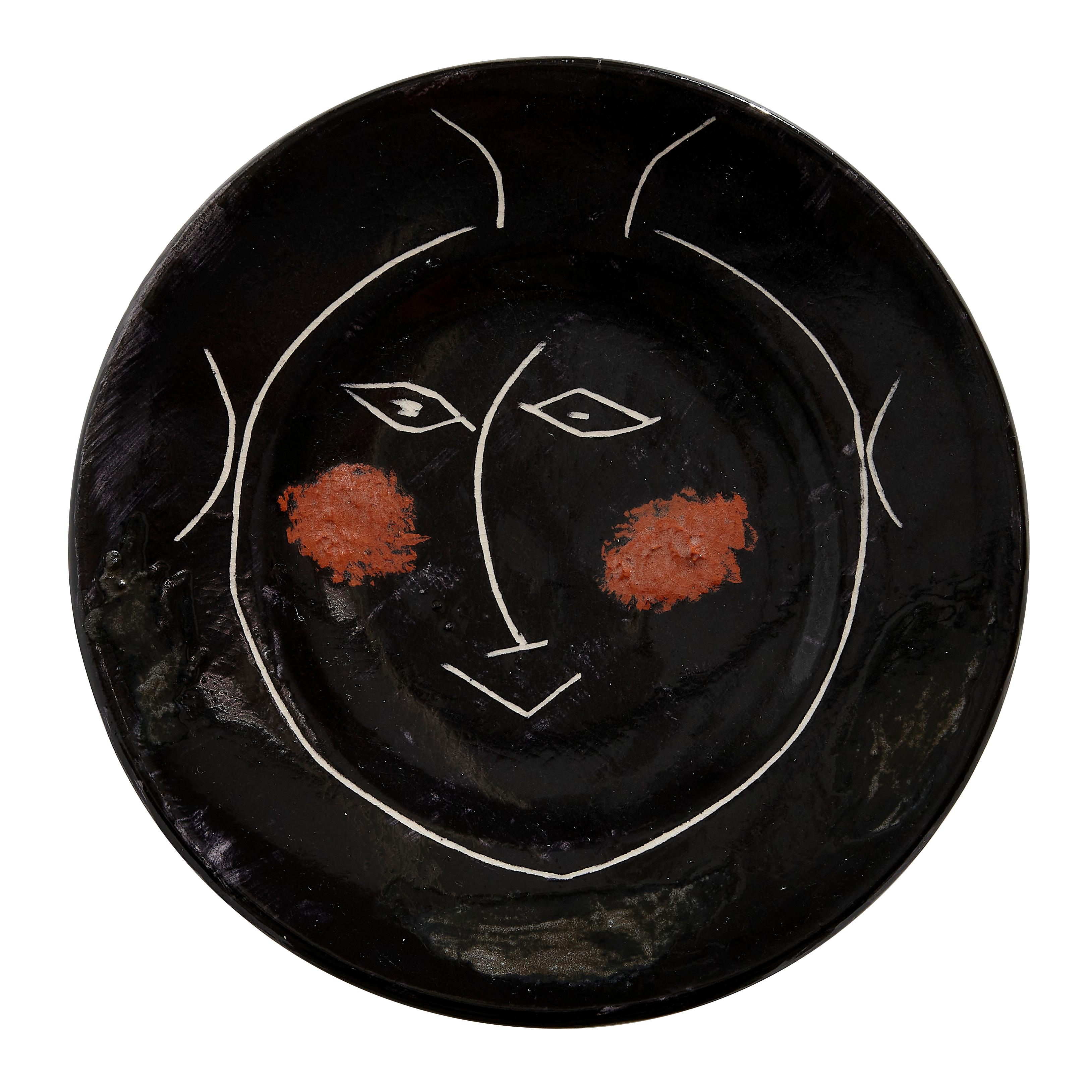 PABLO PICASSO (1881-1973) 
Service visage noir (A. R. 39)

Assiette Terre de faïence, 1948, de l'édition de 100, inscrite 'D', partiellement glacée et peinte, avec les tampons de l'Edition Picasso et de Madoura.