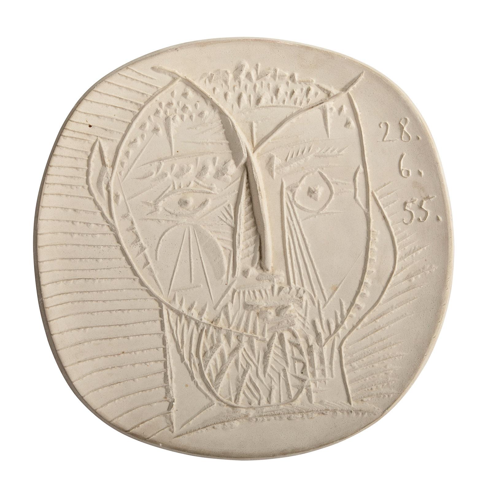 PABLO PICASSO (1881-1973) 
Visage de faune (A. R. 283)

Terre de faïence plate, 1955, from the edition on 150, with the Edition Picasso and Madoura stamps.
