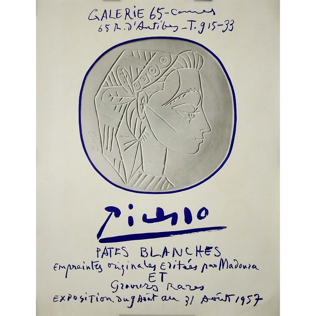 Picasso 1957 affiche d'exposition originale Pâtes Blanches : Empreintes Originales - Print de Pablo Picasso