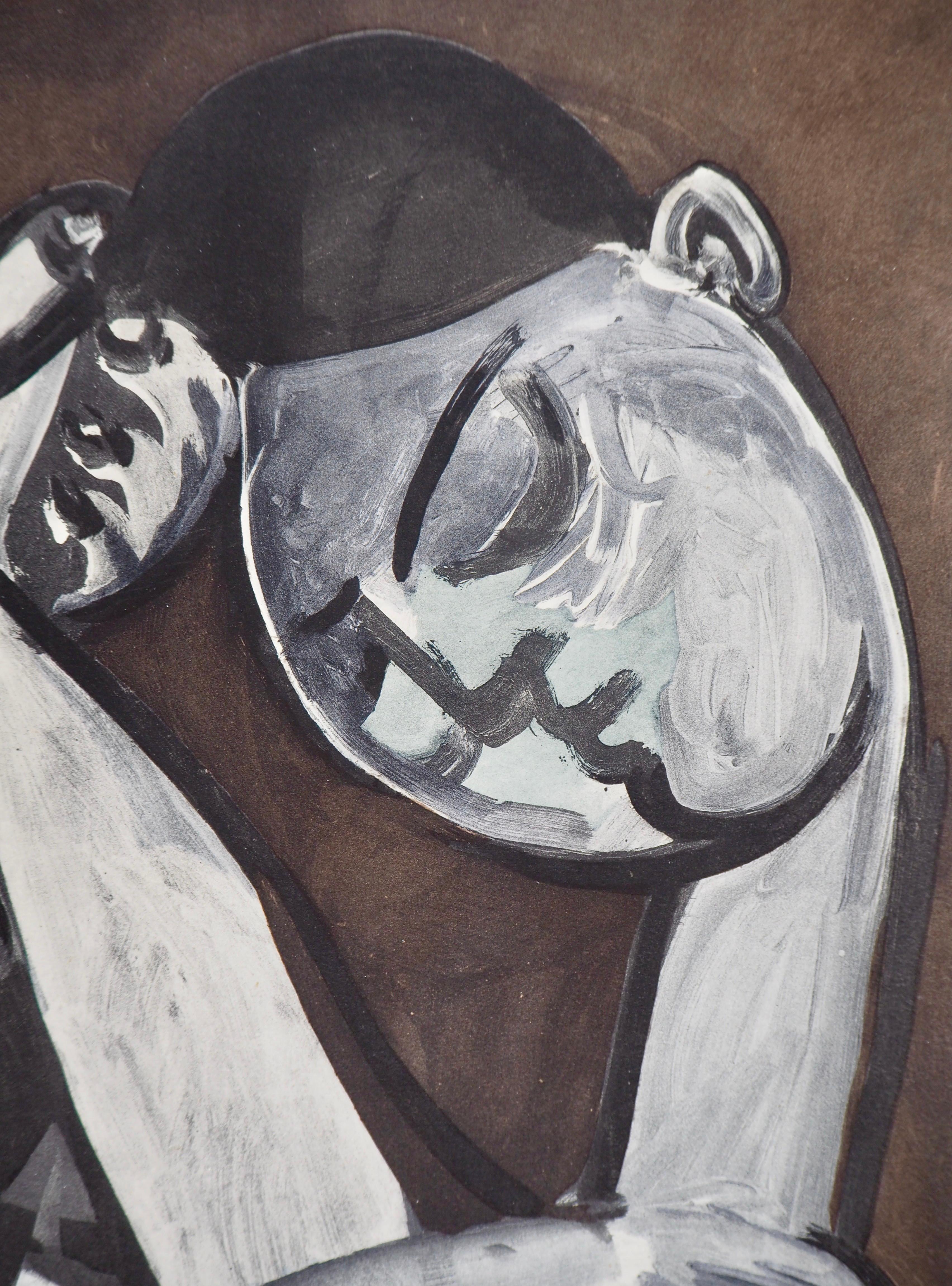 Picasso, Femme se coiffant, Société internationale d'art XXe siècle (after) - Cubist Print by Pablo Picasso