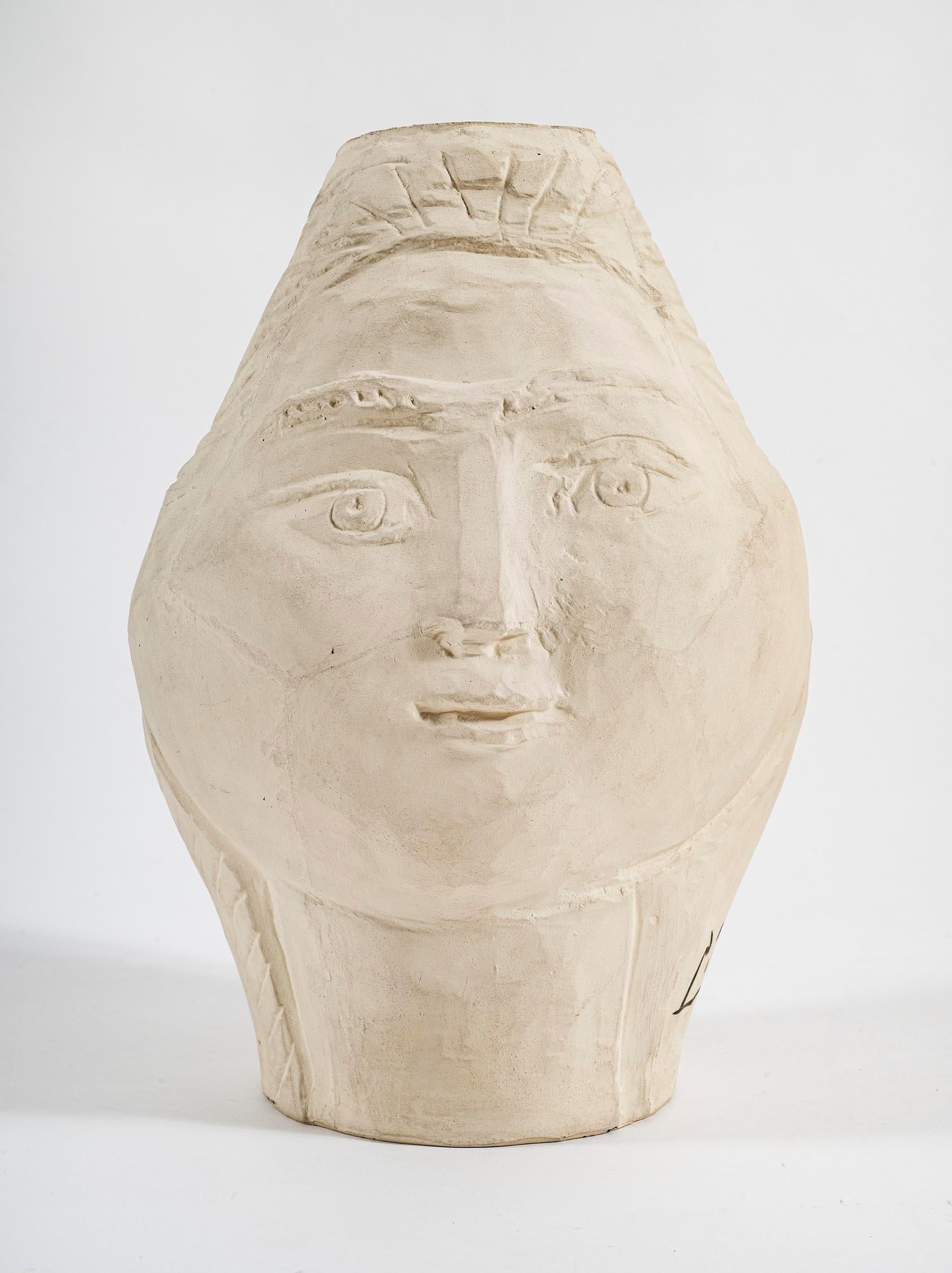 Tête de femme couronnée de fleurs (A.R. 236), Pablo Picasso, Céramique, Designs en vente 3