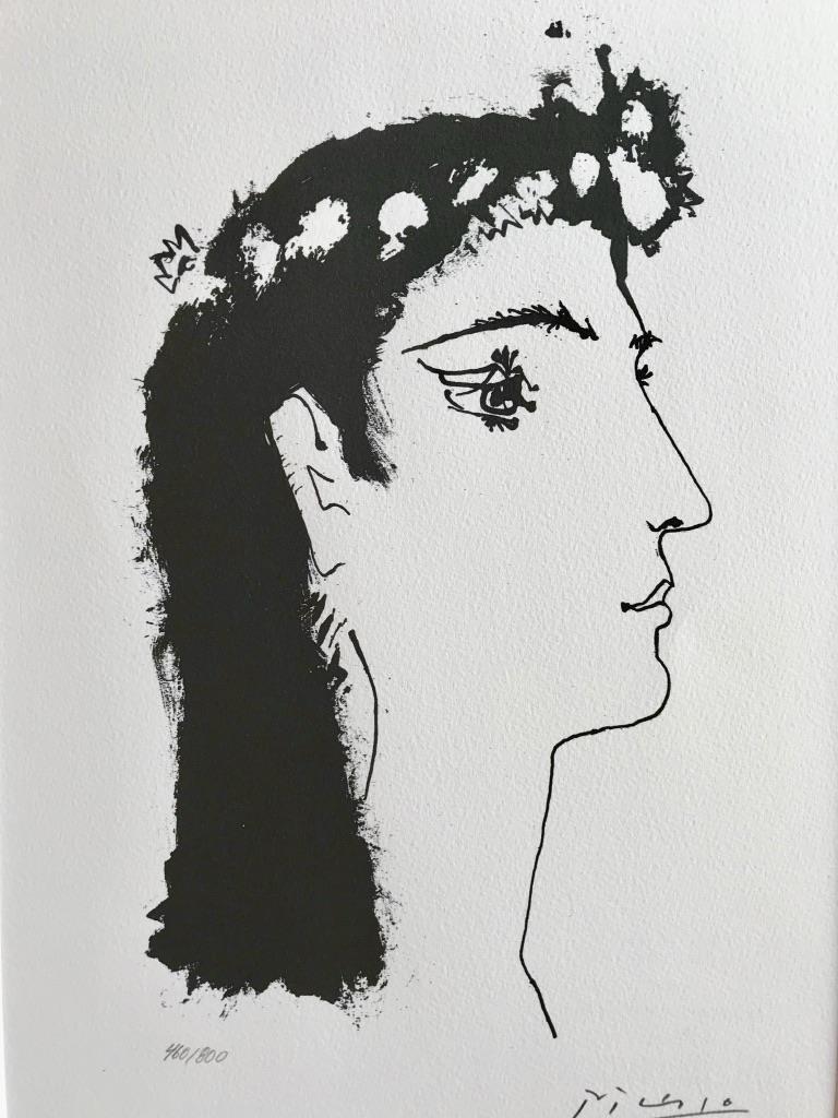  	Tete de femme couronnée de fleurs (Suite Gongora Planche II) - Print by Pablo Picasso