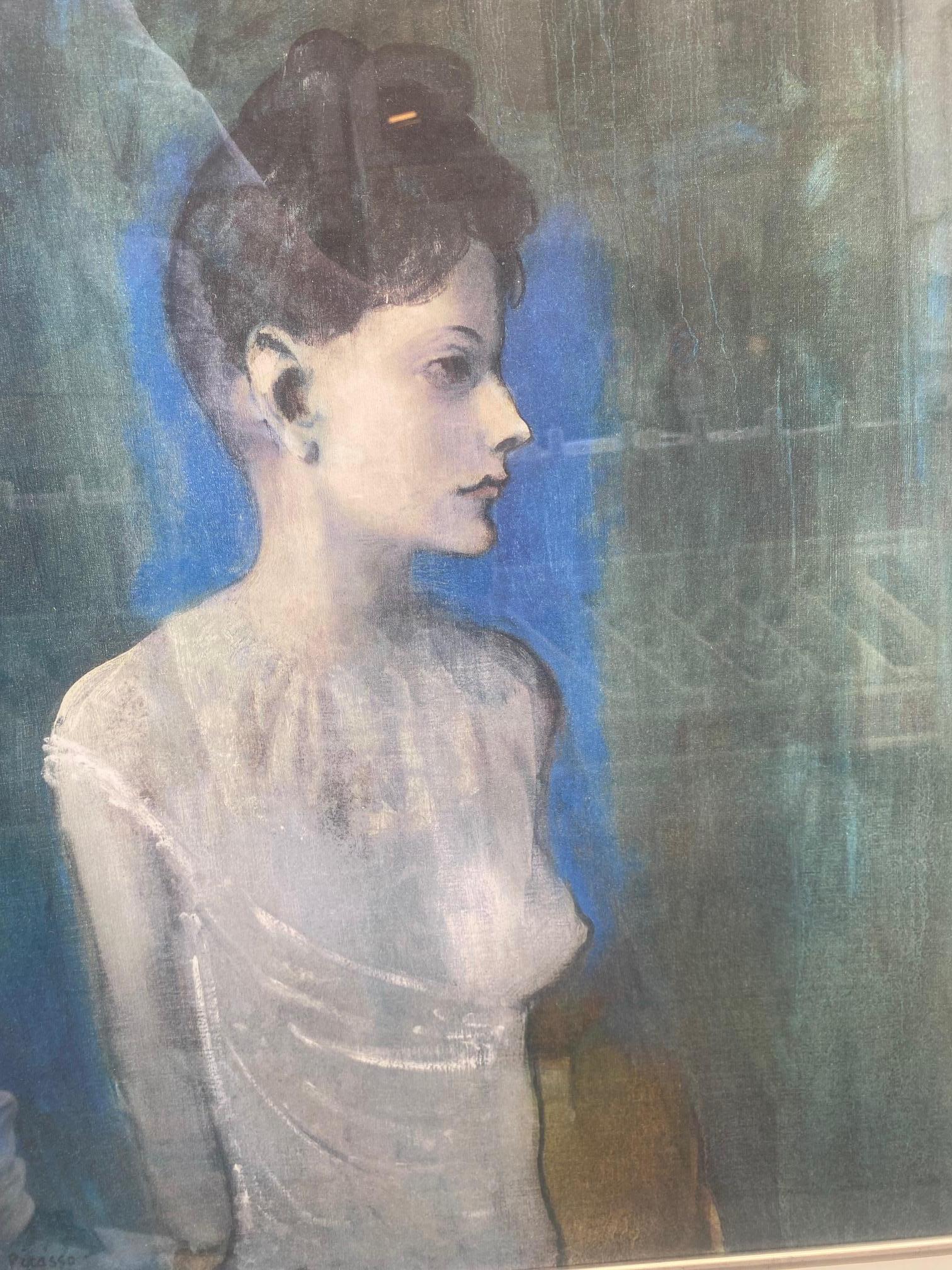 Die junge Frau – Farblithographie von Pablo Picasso von einer stehenden kubistischen Frau im Angebot 1