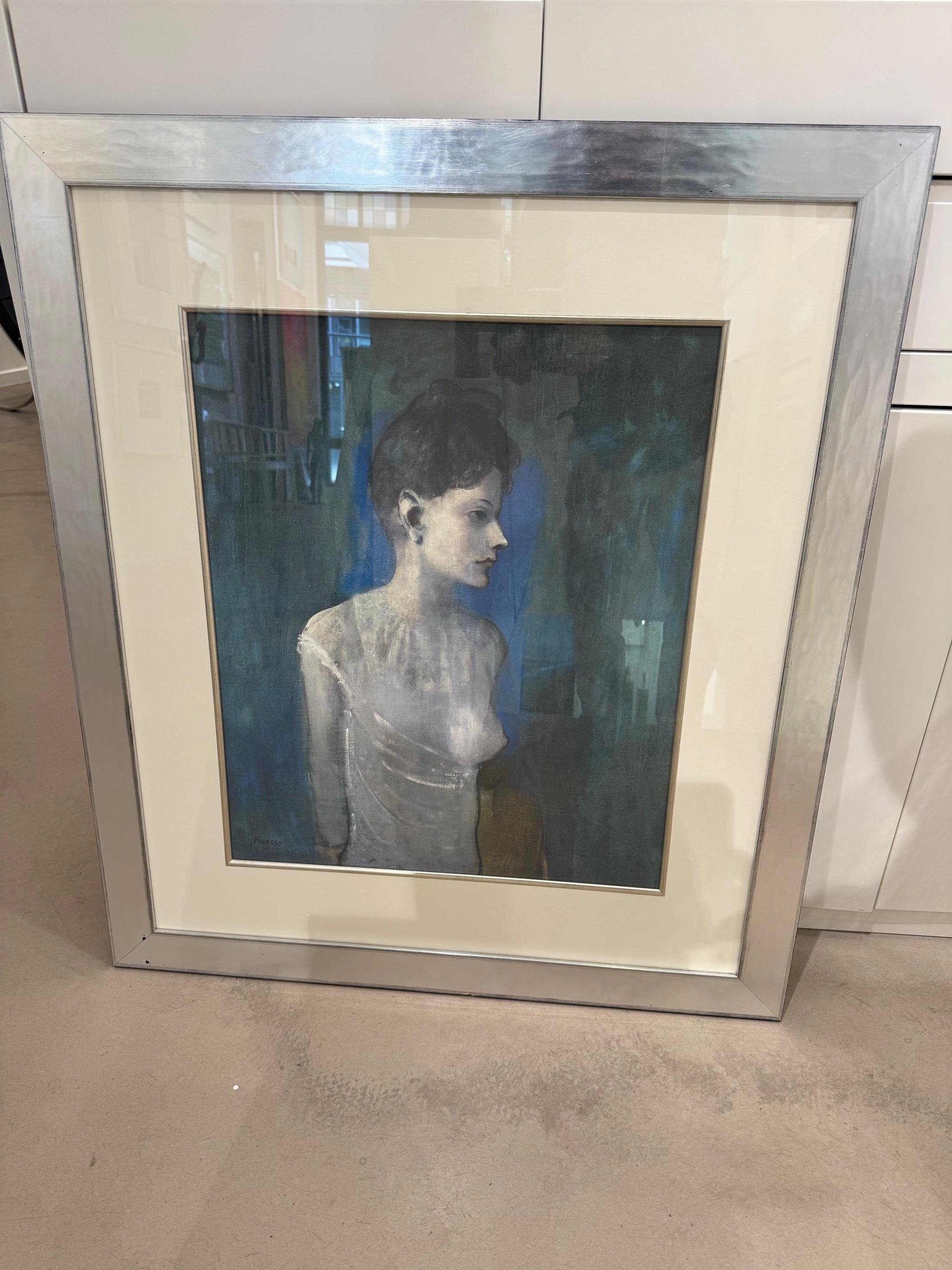 Die junge Frau – Farblithographie von Pablo Picasso von einer stehenden kubistischen Frau im Angebot 6