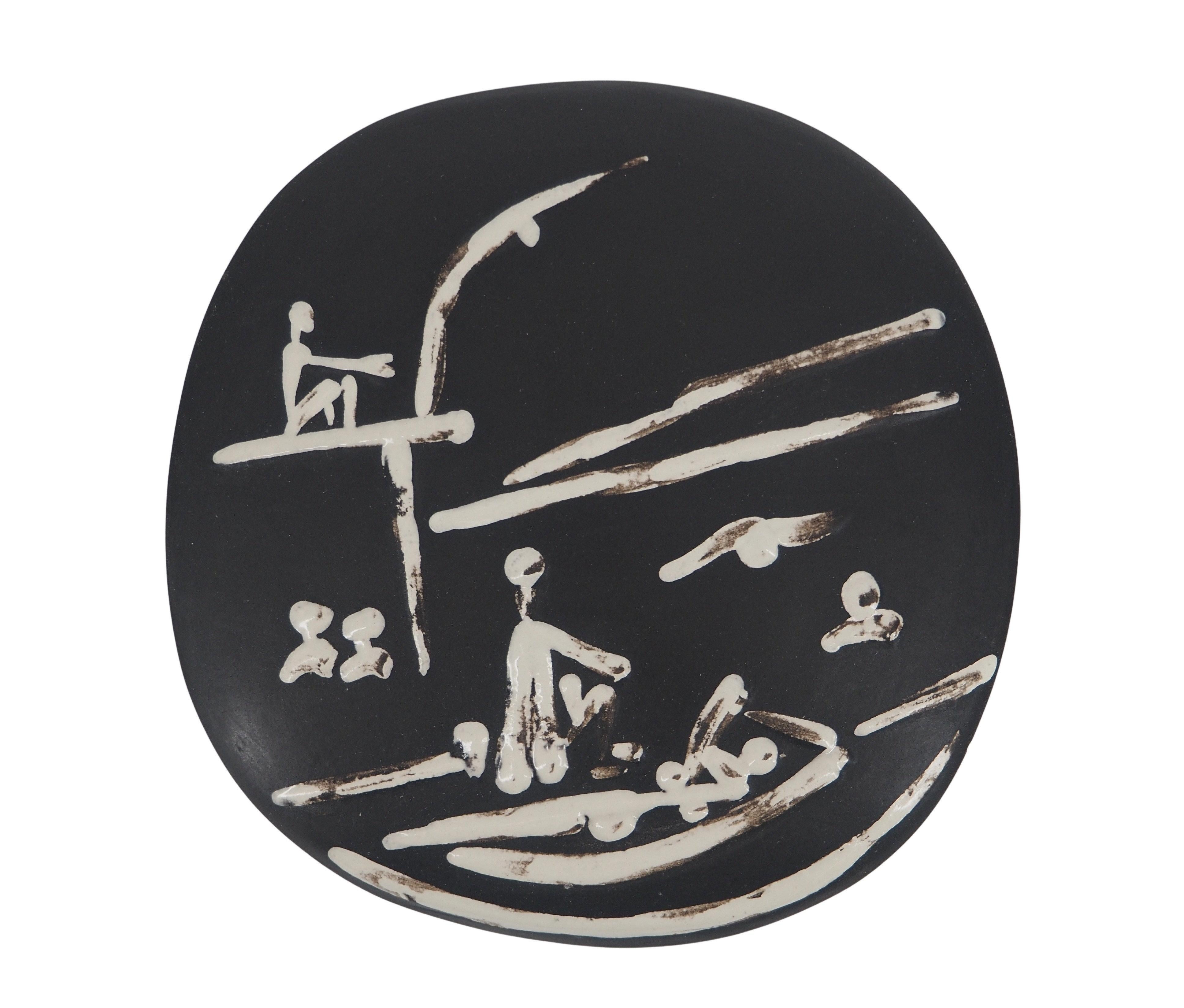 Pablo Picasso Figurative Sculpture – The Sea, Strandszene - Original Keramik MADOURA - Auflage: 450 (Ramié #391)