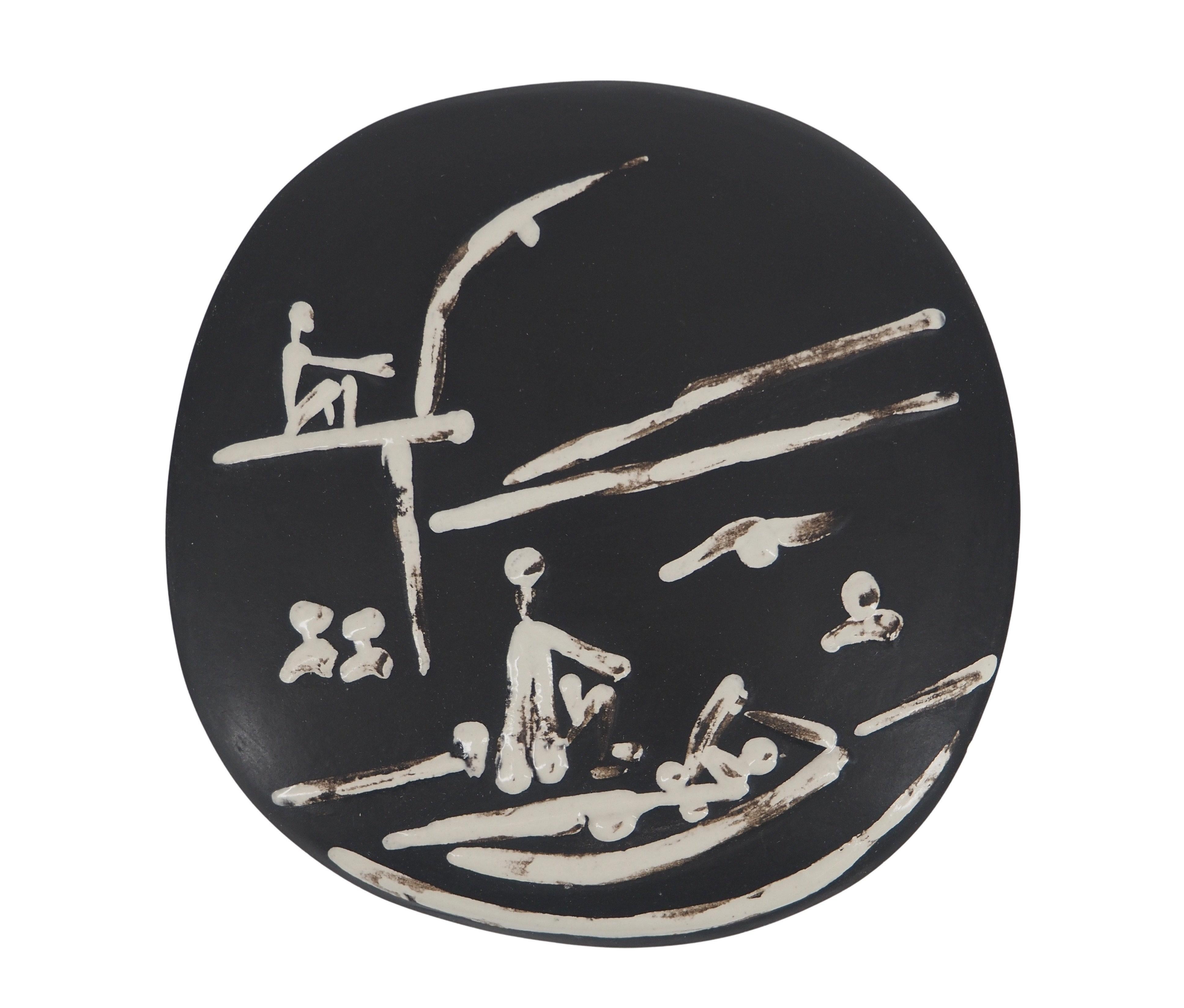 Pablo Picasso Figurative Sculpture – Strandszene : Badende - Original Keramik MADOURA - Auflage: 450 (Ramié #391)