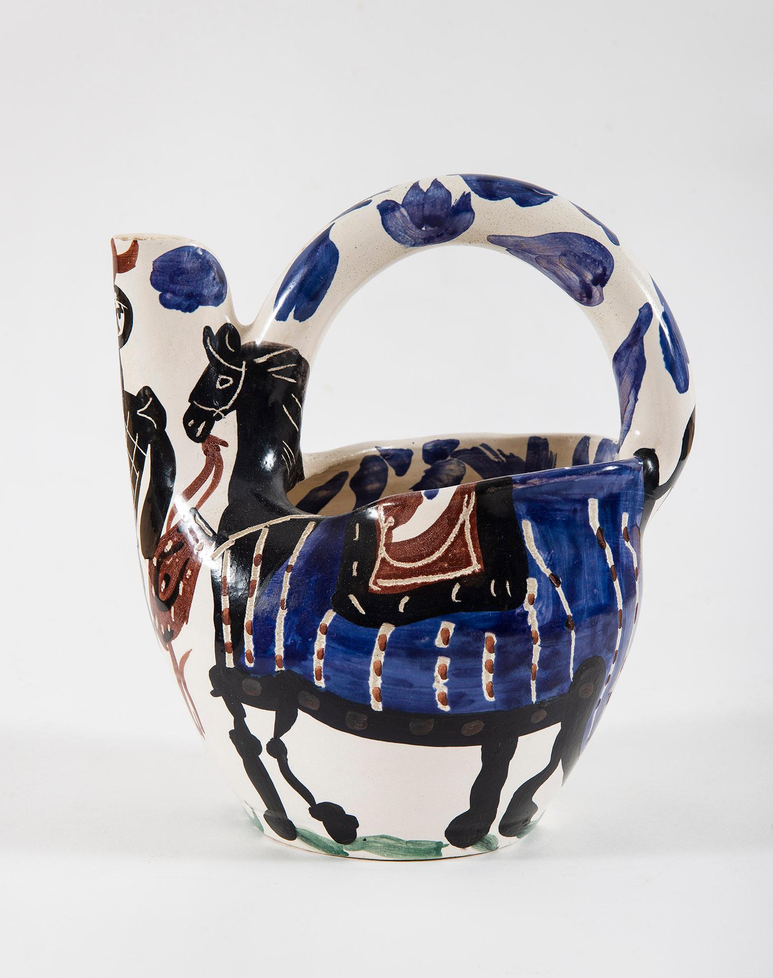 Cavalier et cheval, Picasso, années 1950, Pichet, Céramique, Design, Vaisselle, argile - Sculpture de Pablo Picasso